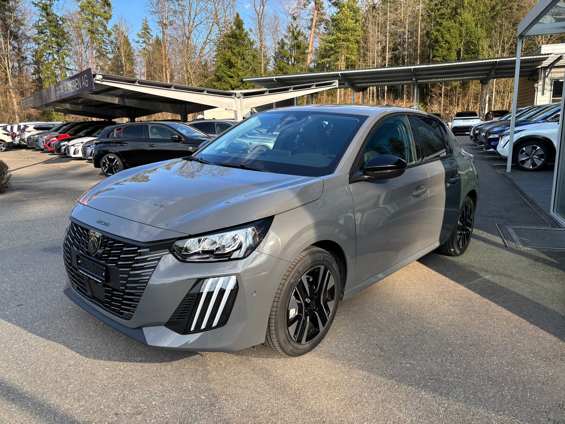 PEUGEOT 208 1.2 MHEV 110 Allure Premium-image-1
