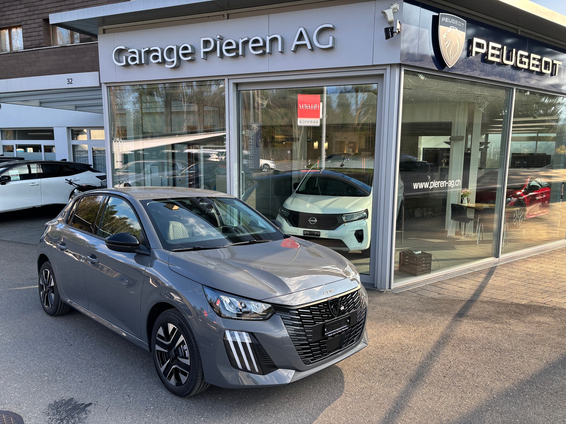 PEUGEOT 208 1.2 MHEV 110 Allure Premium-image-0