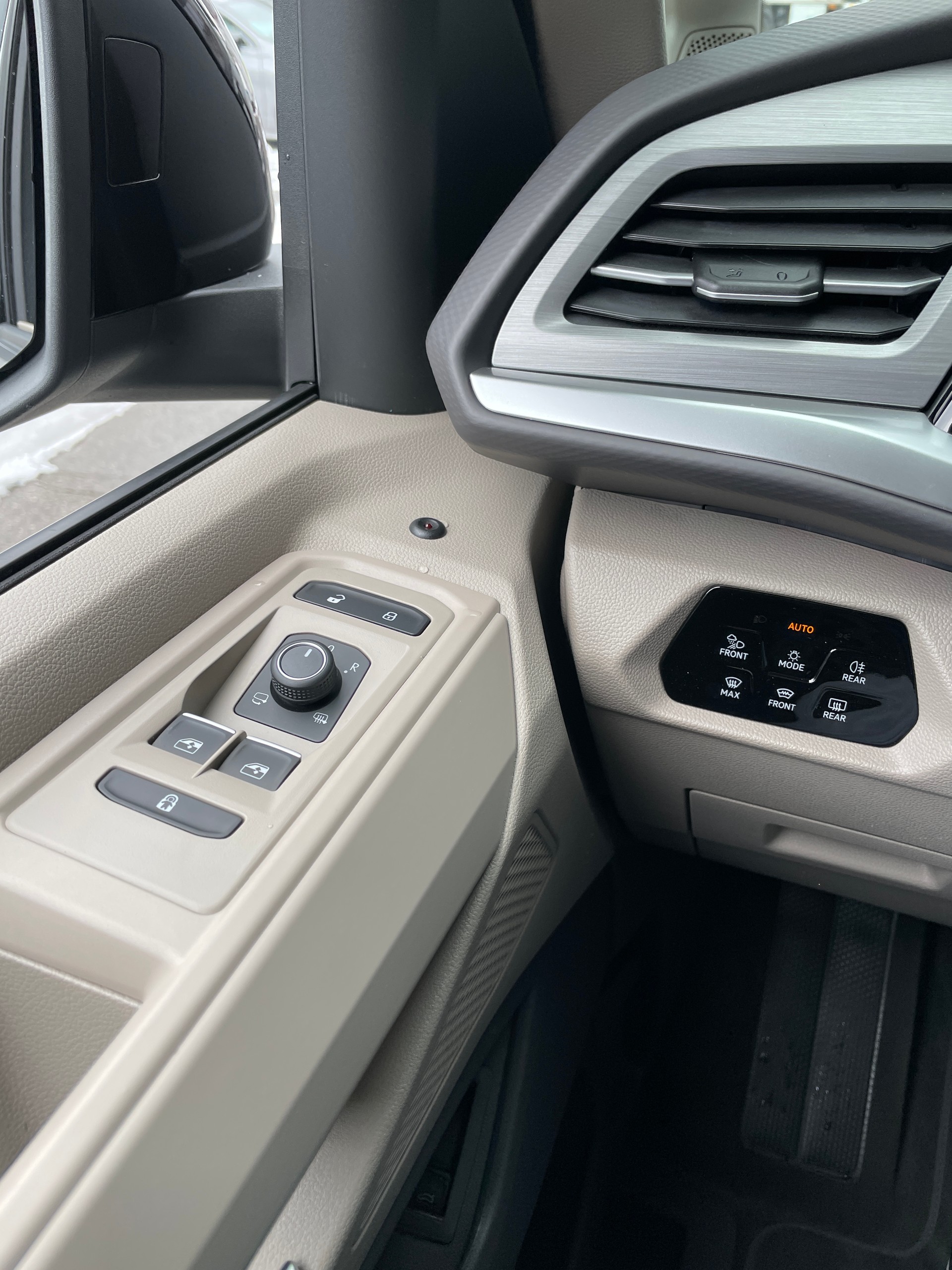 VW Multivan 1.5 eHybrid Life Edition 4Motion DSG-image-19
