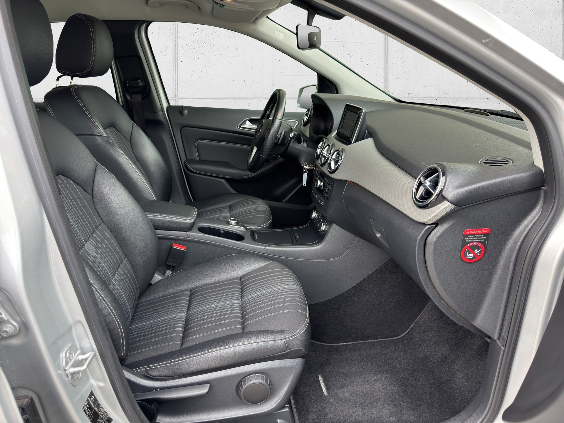 MERCEDES-BENZ B 180 7G-DCT-image-10