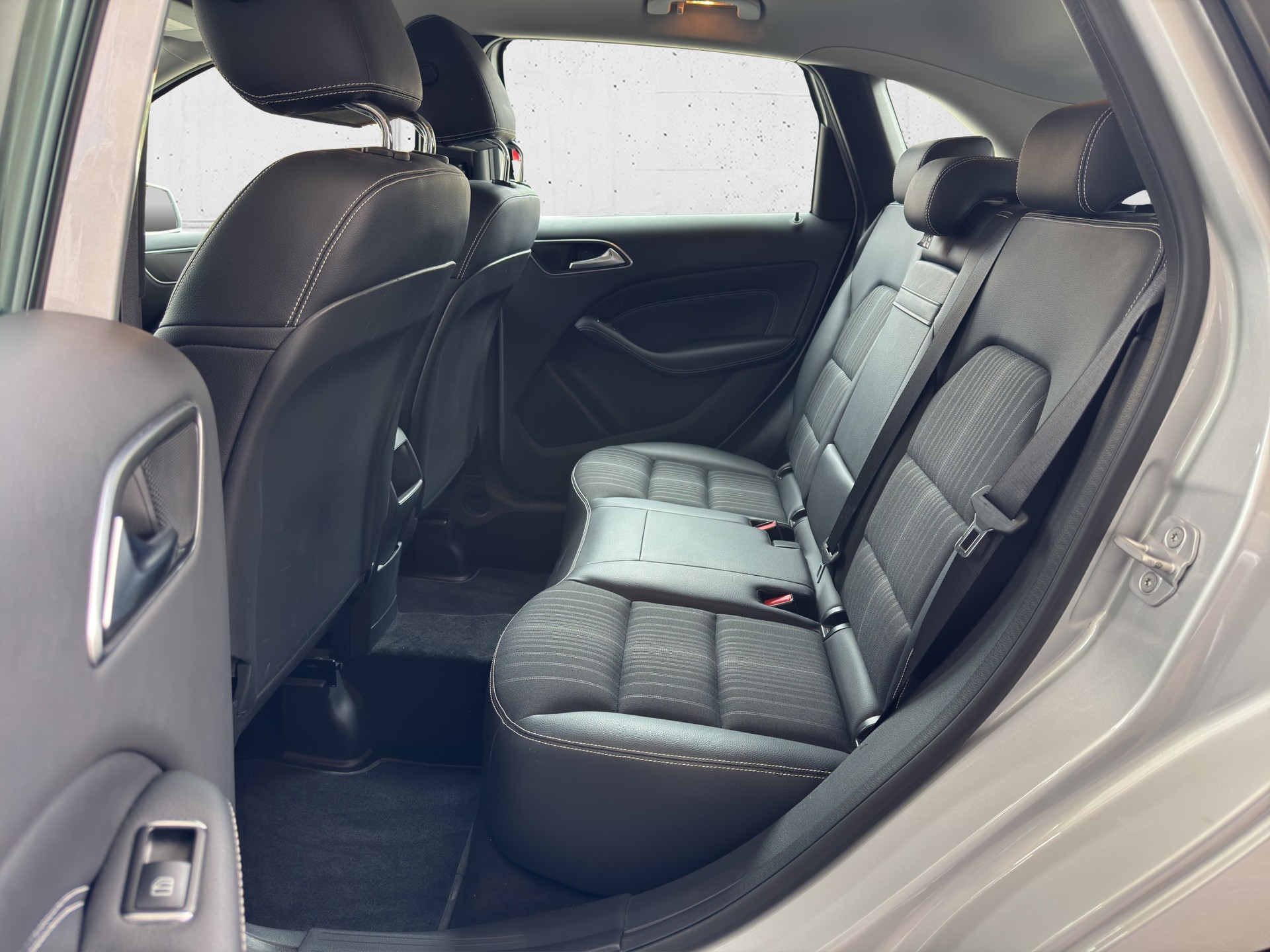 MERCEDES-BENZ B 180 7G-DCT-image-12