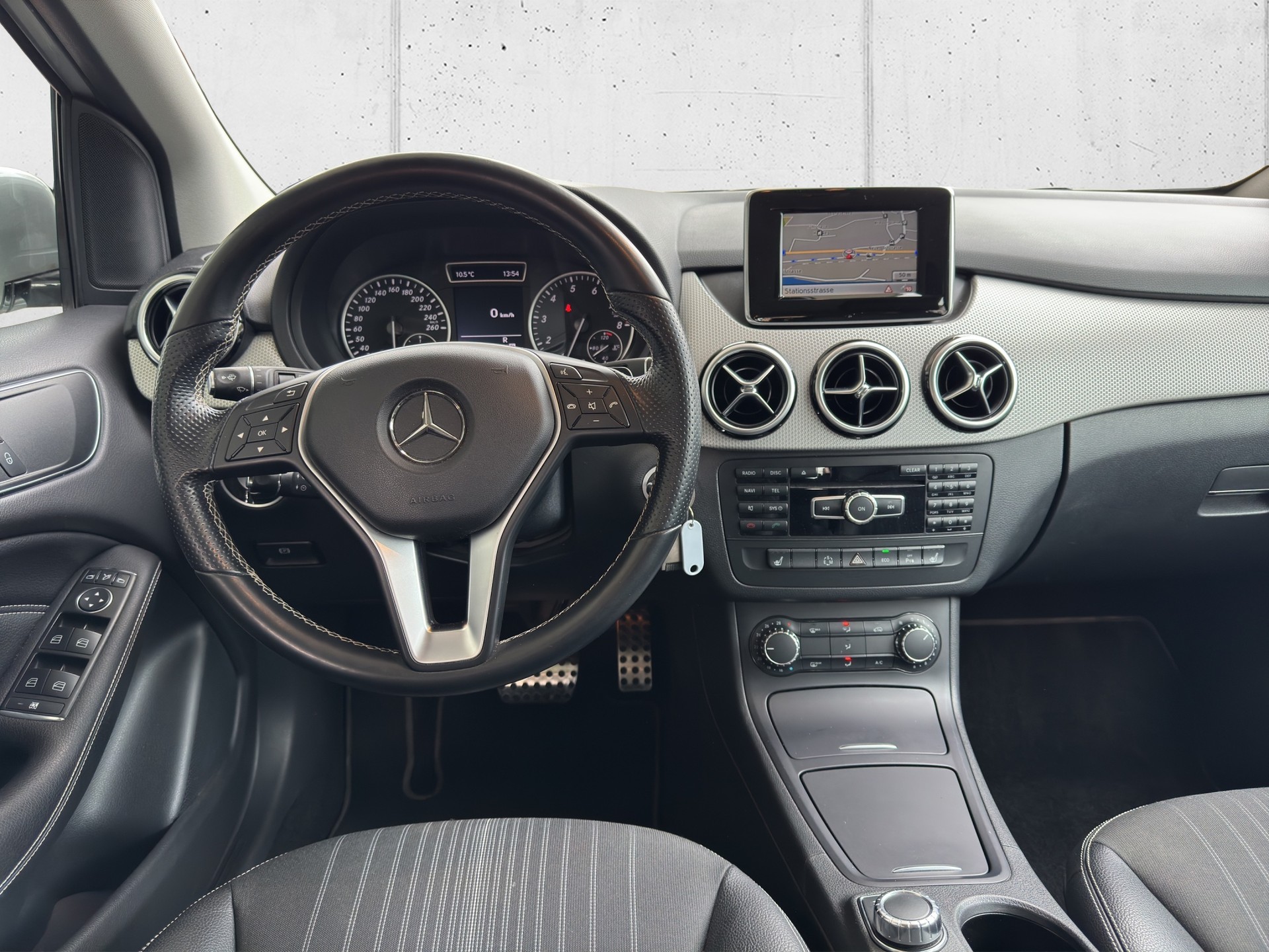 MERCEDES-BENZ B 180 7G-DCT-image-8