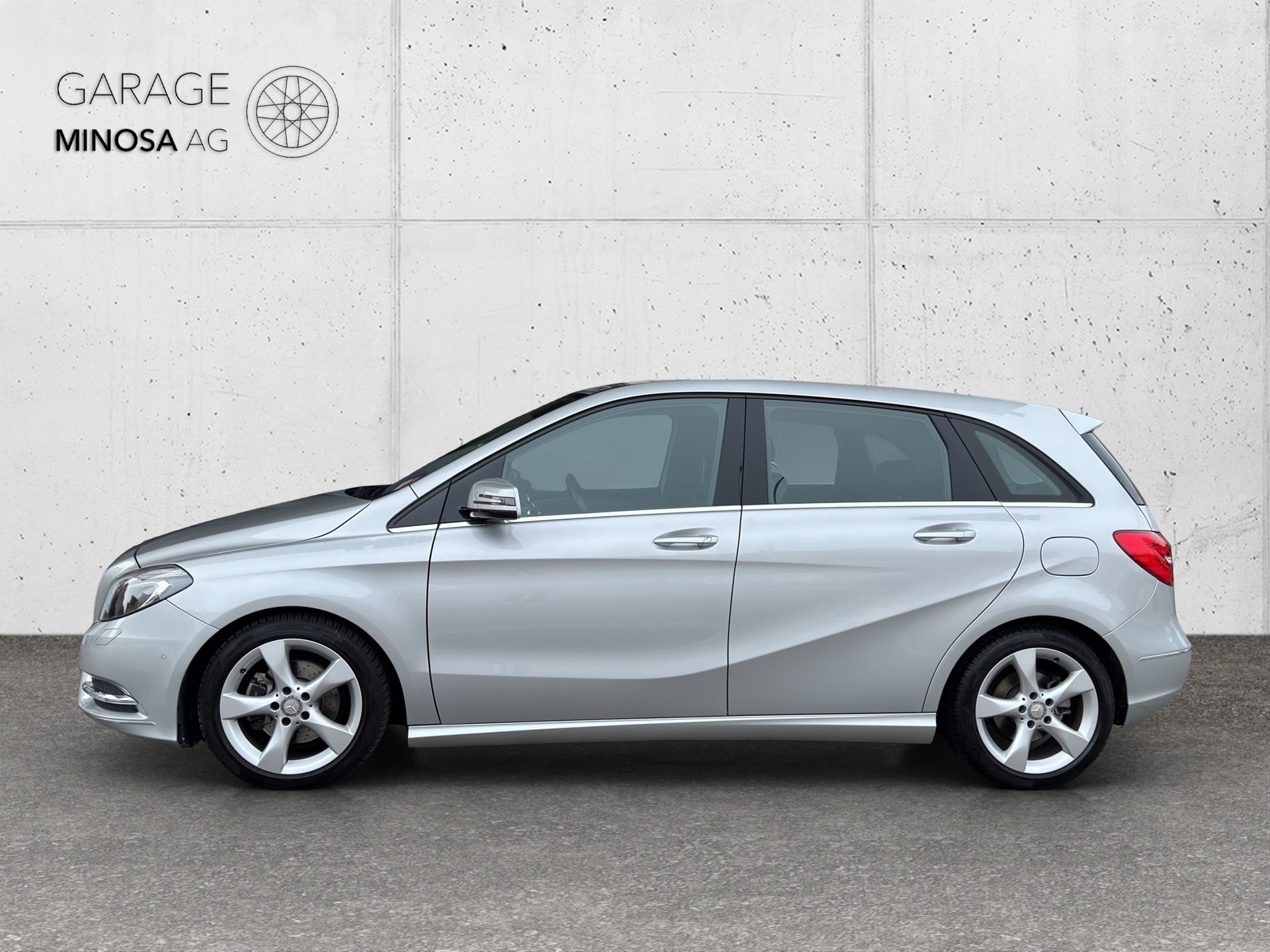 MERCEDES-BENZ B 180 7G-DCT-image-1
