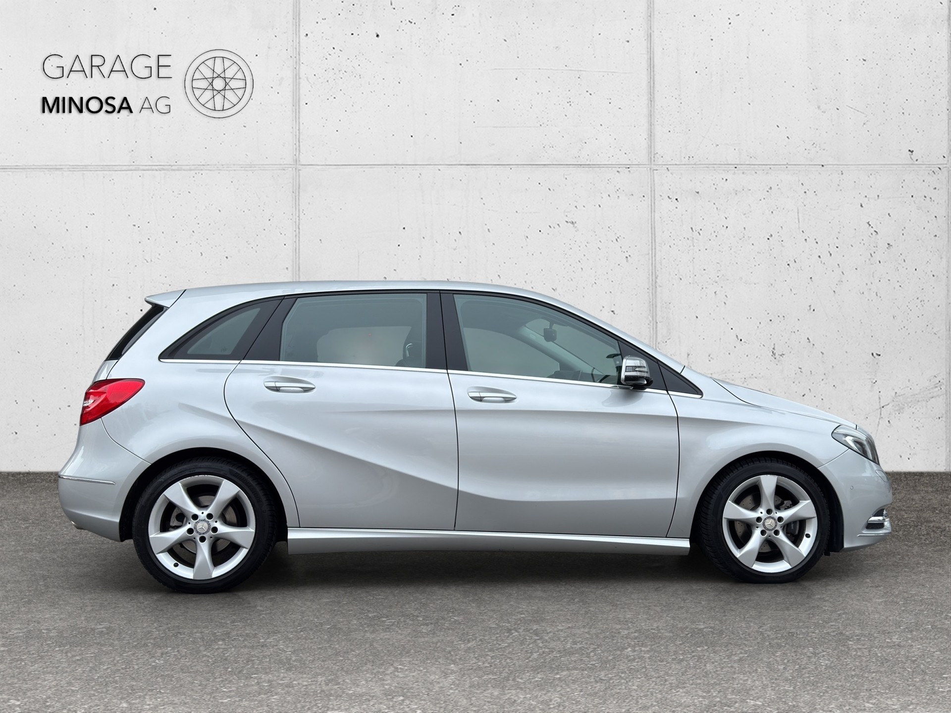 MERCEDES-BENZ B 180 7G-DCT-image-5