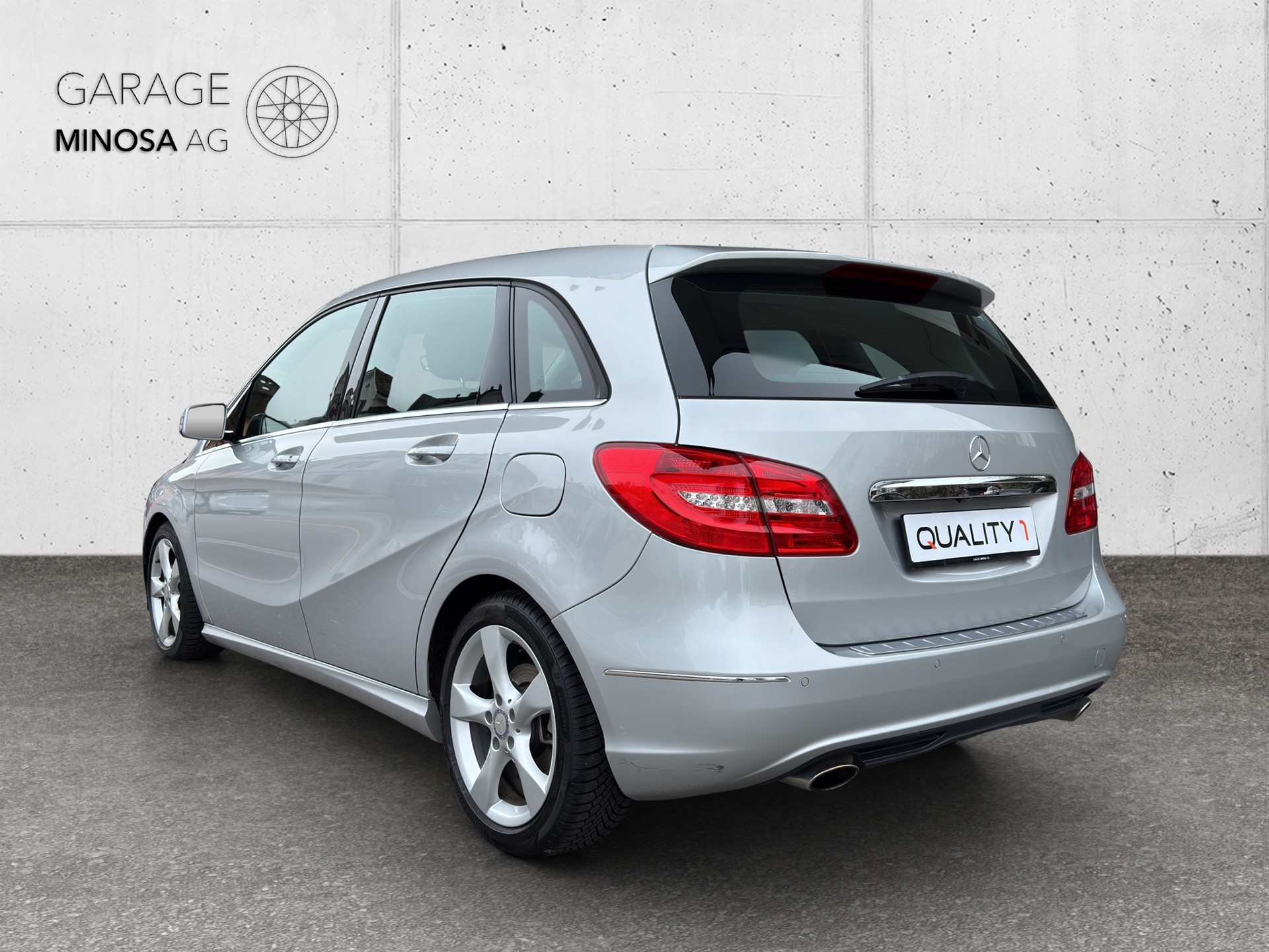 MERCEDES-BENZ B 180 7G-DCT-image-2