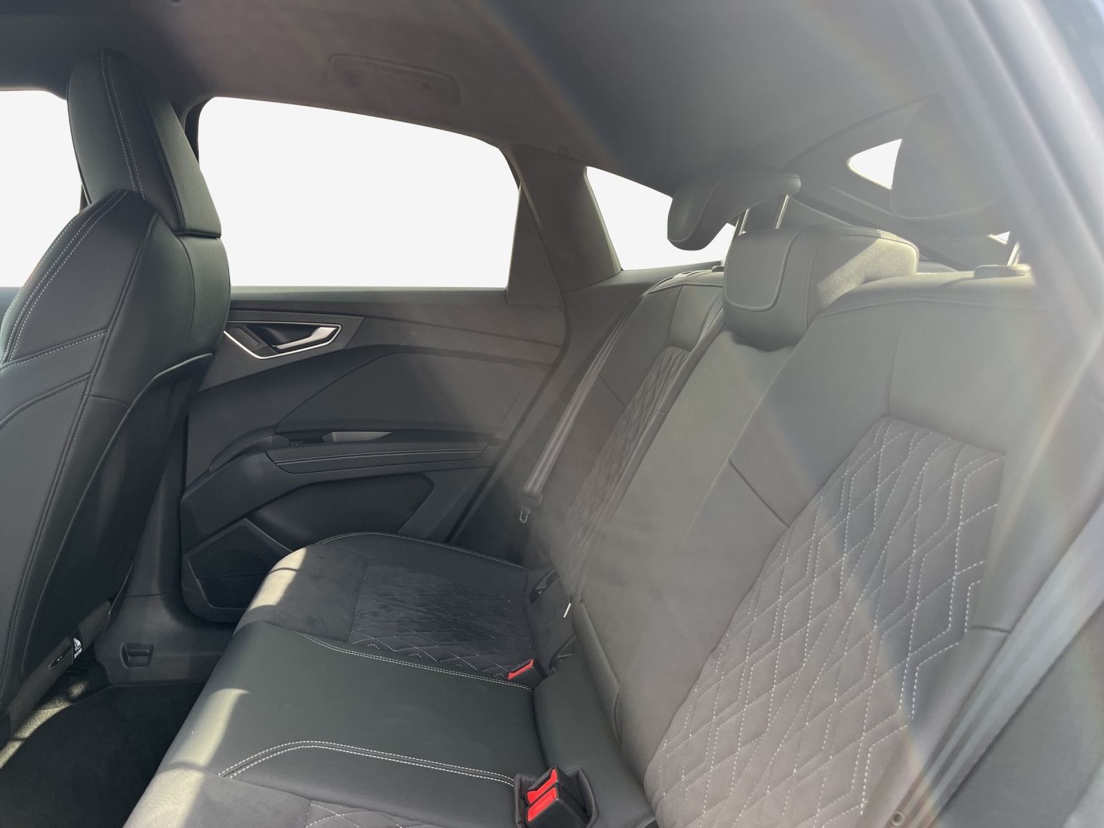 AUDI Q4 Sportback e-tron 45 quattro-image-9