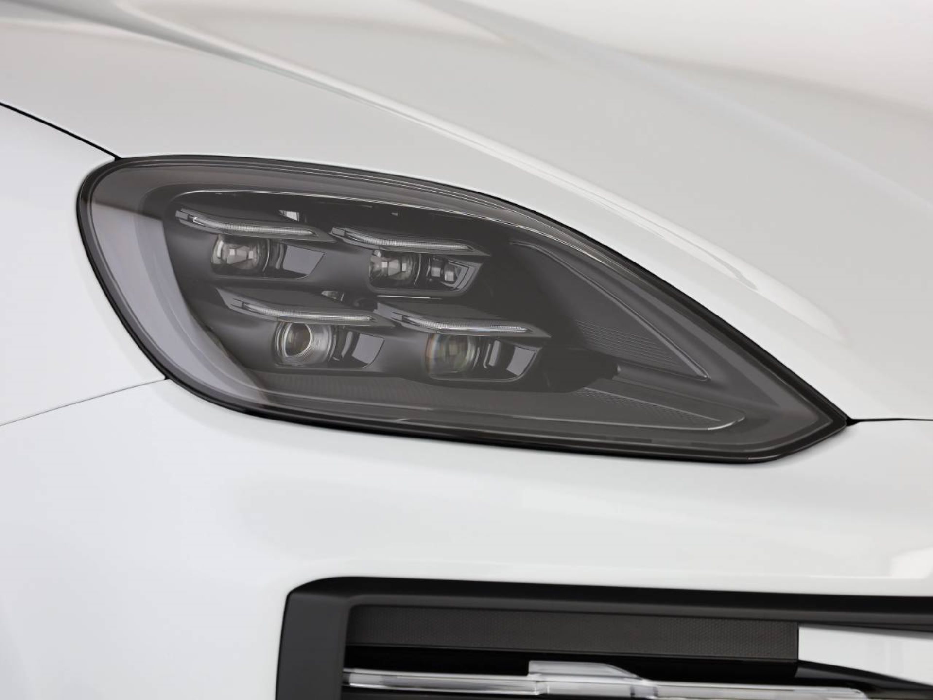 PORSCHE Cayenne E-Hybrid Coupé Black Edition-image-7