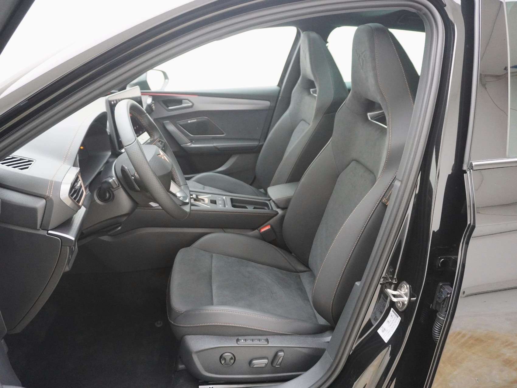 CUPRA Leon 1.5 eTSI DSG-image-12