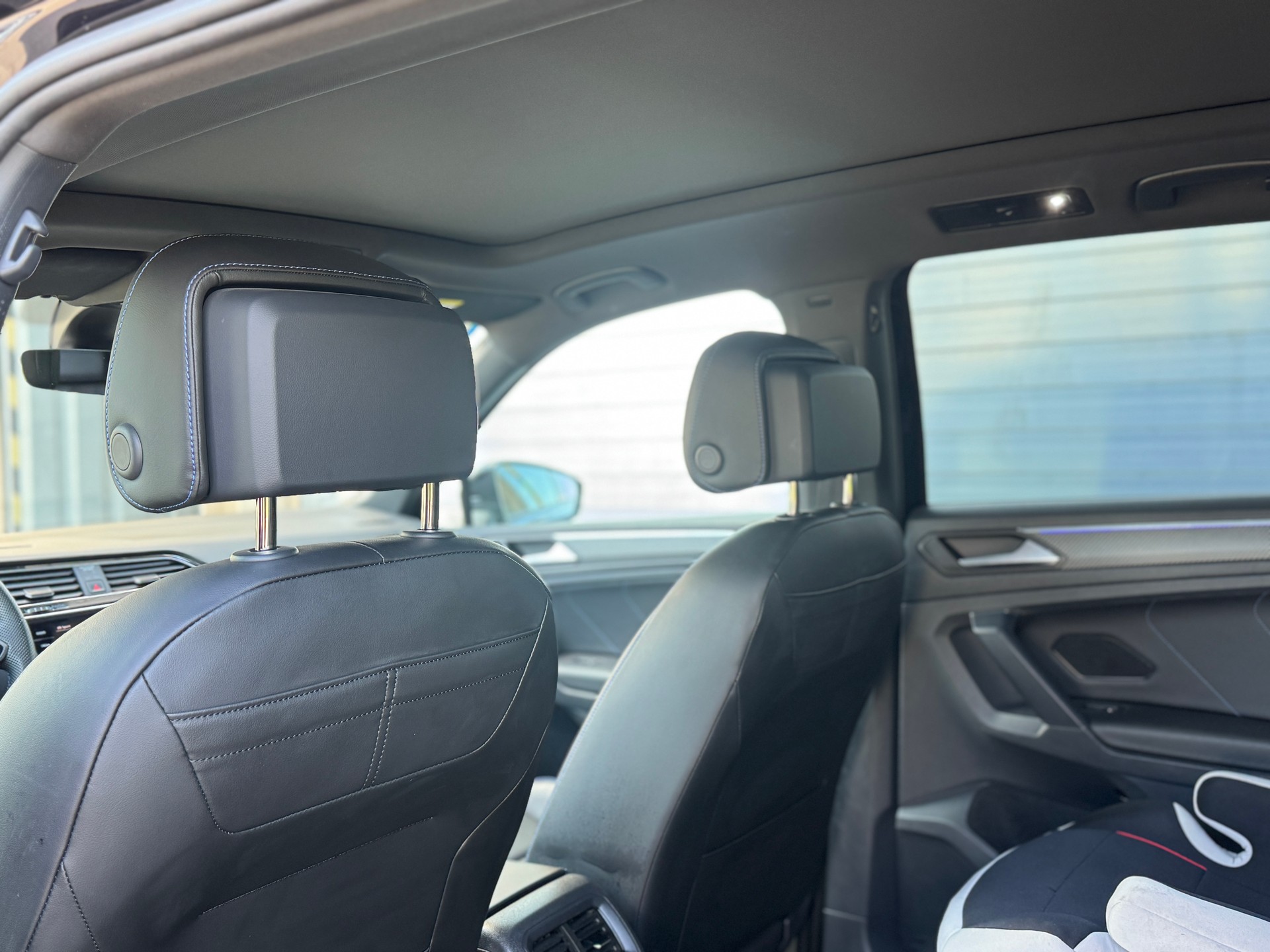 VW Tiguan 2.0TSI R 4Motion DSG-image-6