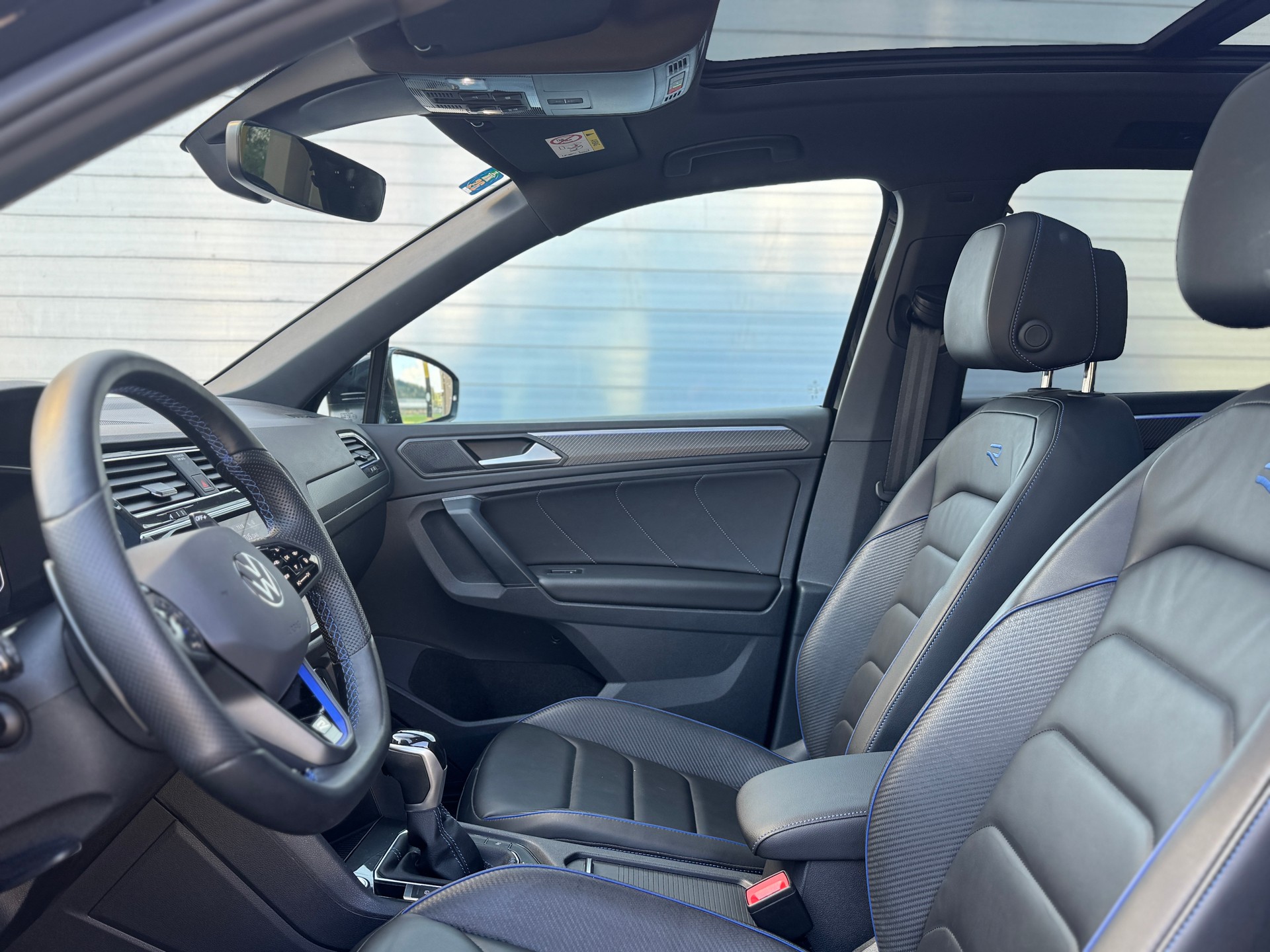 VW Tiguan 2.0TSI R 4Motion DSG-image-16