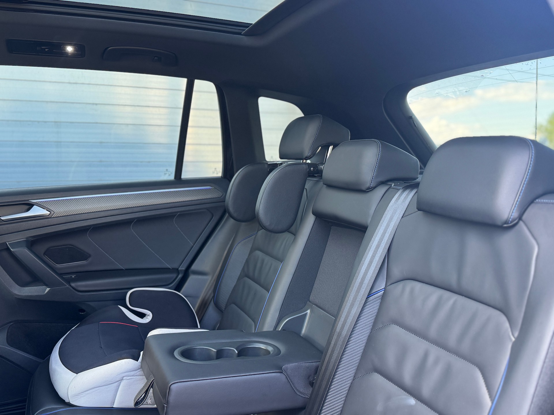 VW Tiguan 2.0TSI R 4Motion DSG-image-8