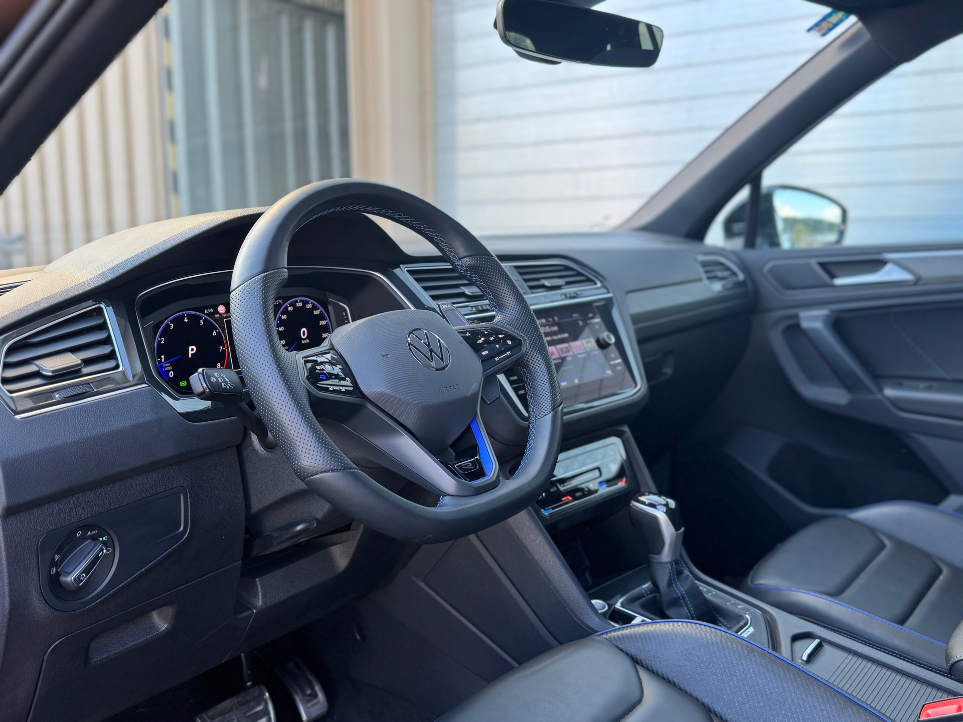 VW Tiguan 2.0TSI R 4Motion DSG-image-18