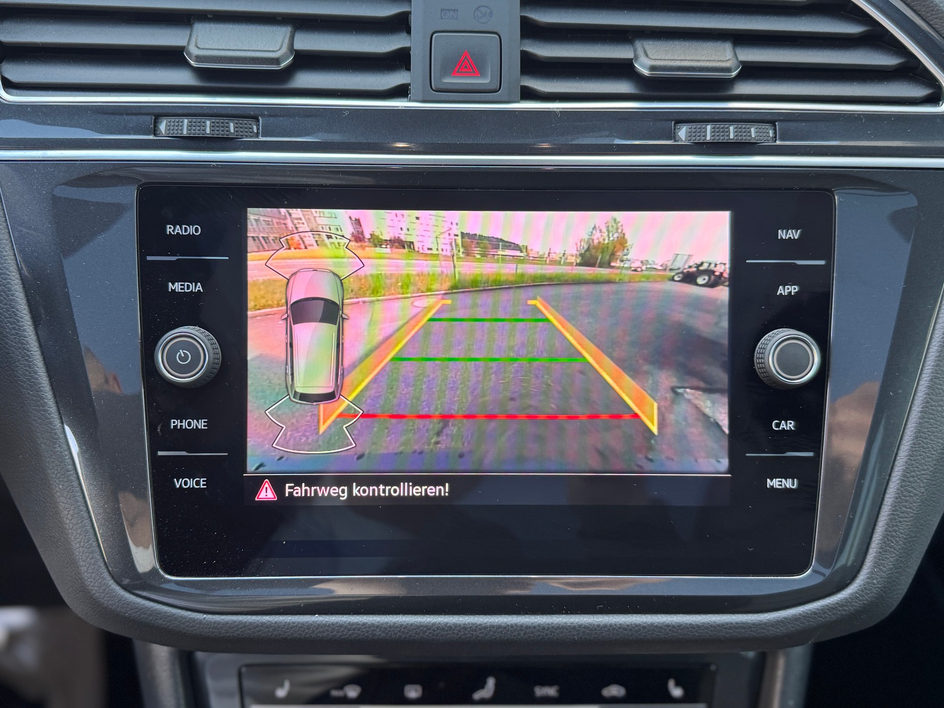 VW Tiguan 2.0TSI R 4Motion DSG-image-13
