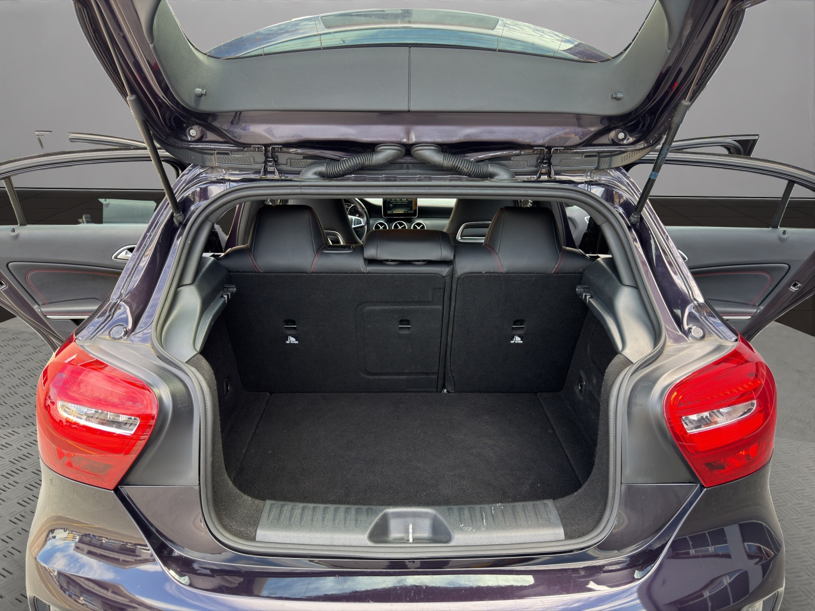 MERCEDES-BENZ A 180 AMG Line-image-18