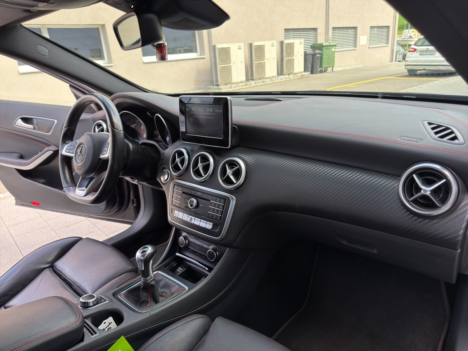 MERCEDES-BENZ A 180 AMG Line-image-20