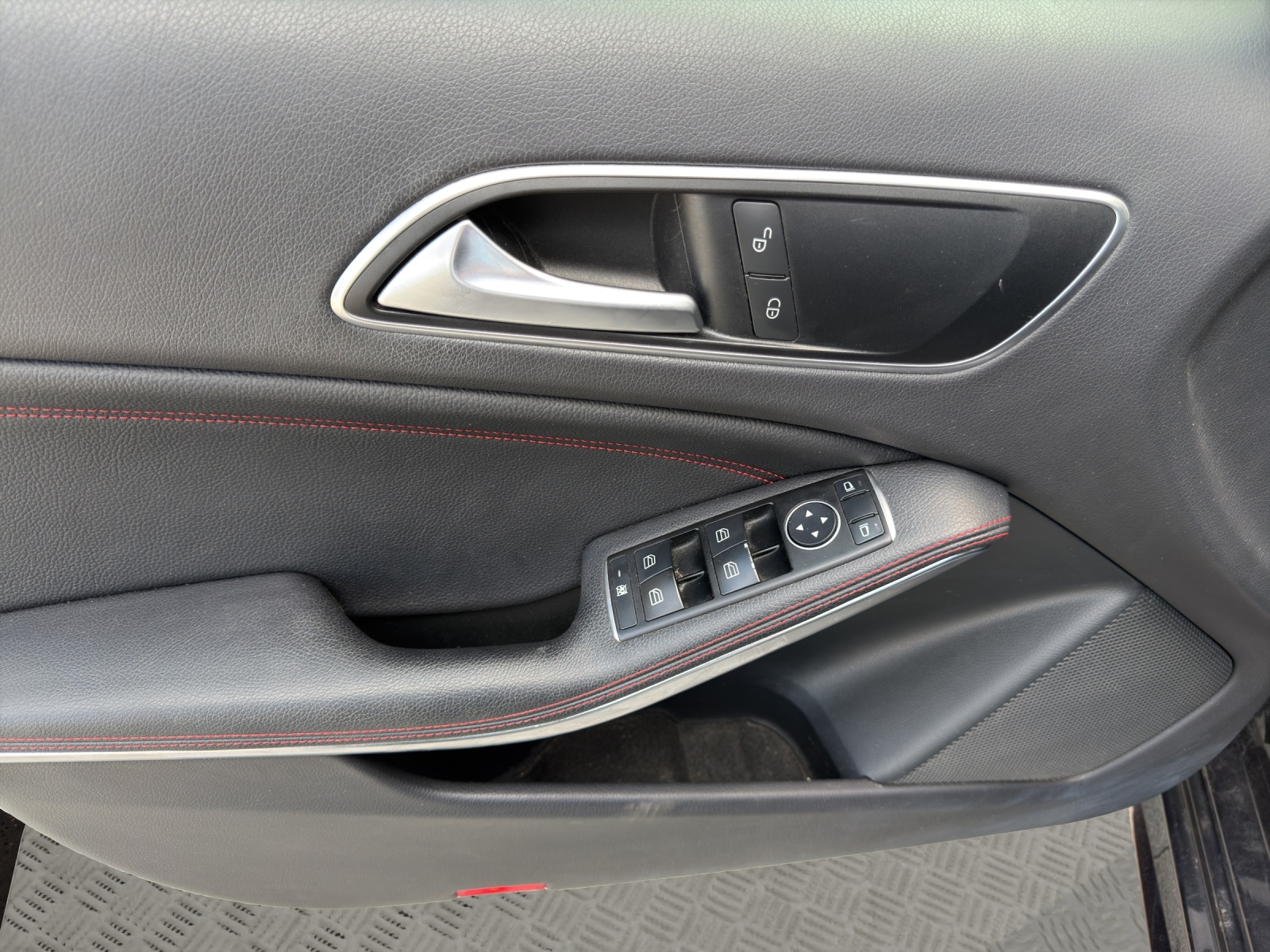 MERCEDES-BENZ A 180 AMG Line-image-11