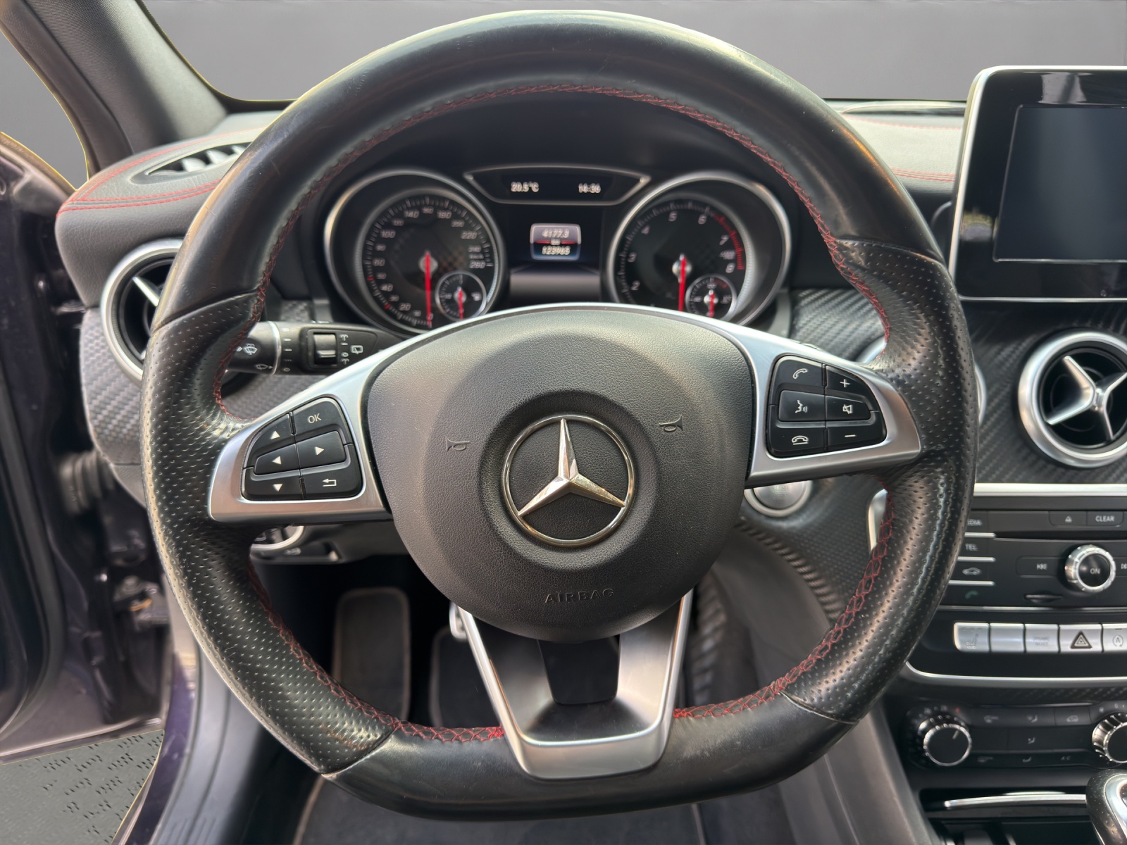 MERCEDES-BENZ A 180 AMG Line-image-9