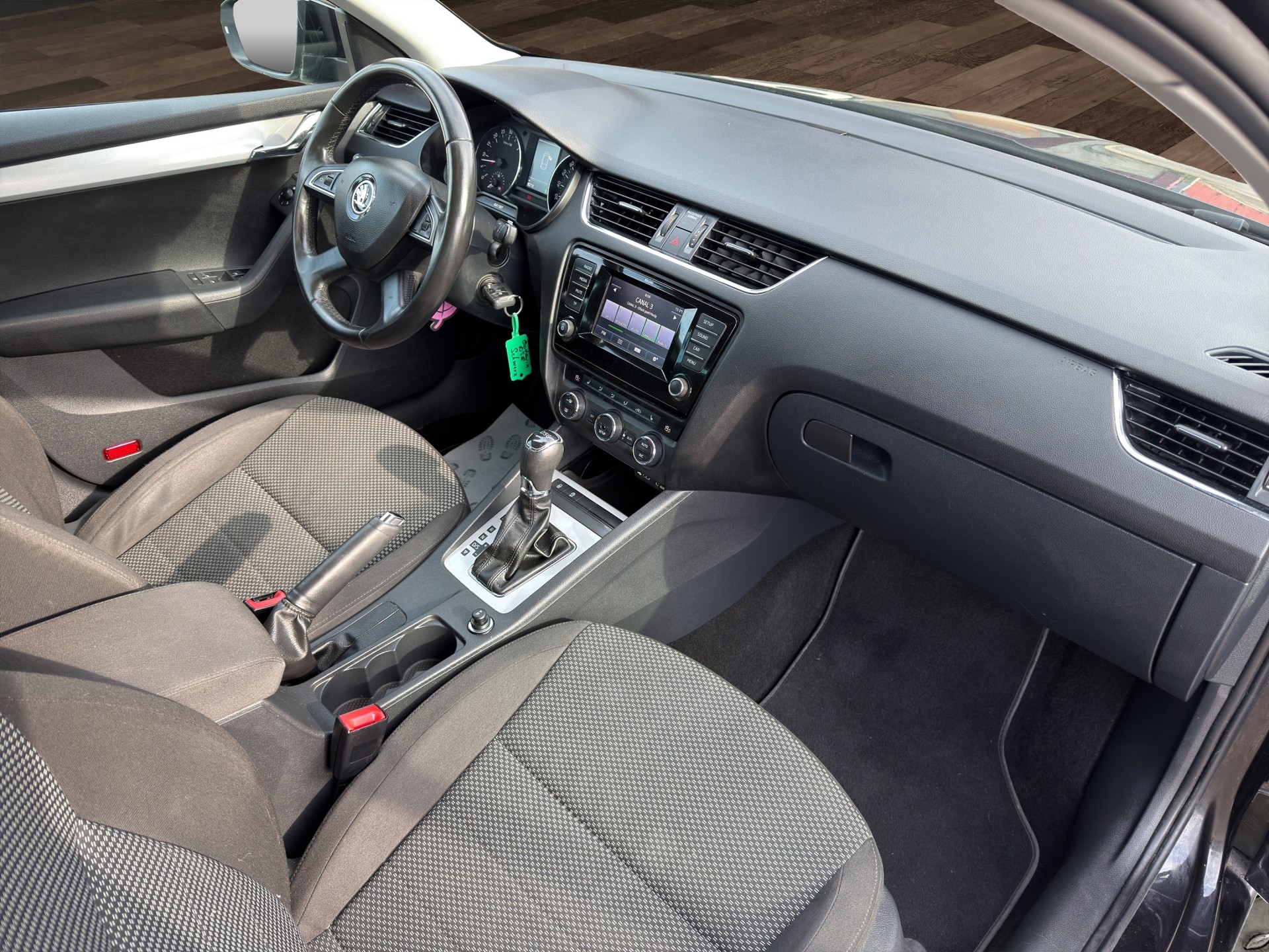 SKODA Octavia Combi 1.6 TDI Elegance DSG-image-15
