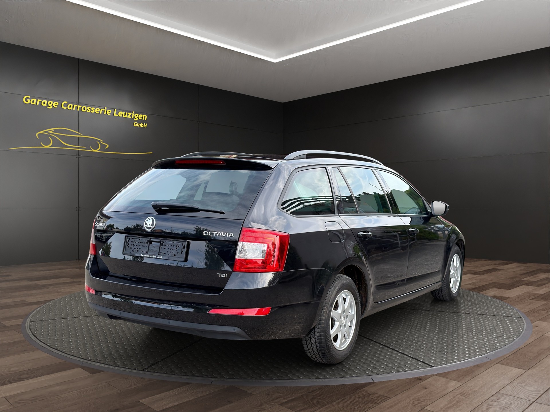 SKODA Octavia Combi 1.6 TDI Elegance DSG-image-4