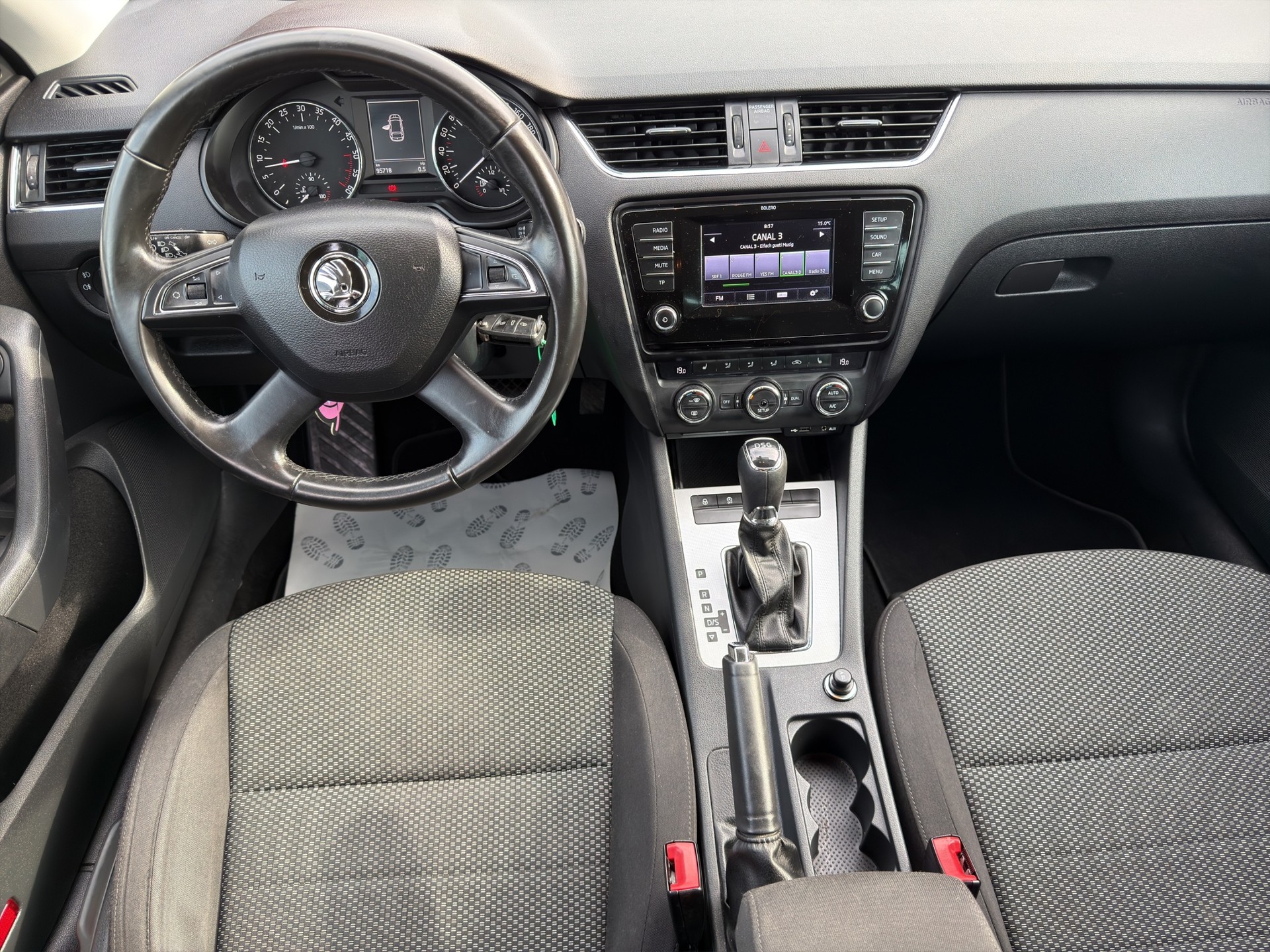 SKODA Octavia Combi 1.6 TDI Elegance DSG-image-9