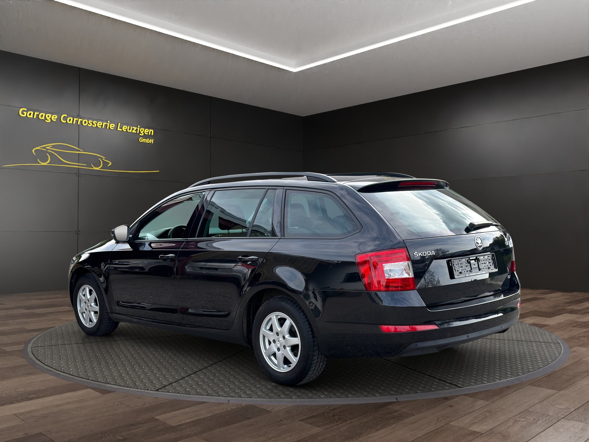 SKODA Octavia Combi 1.6 TDI Elegance DSG-image-3