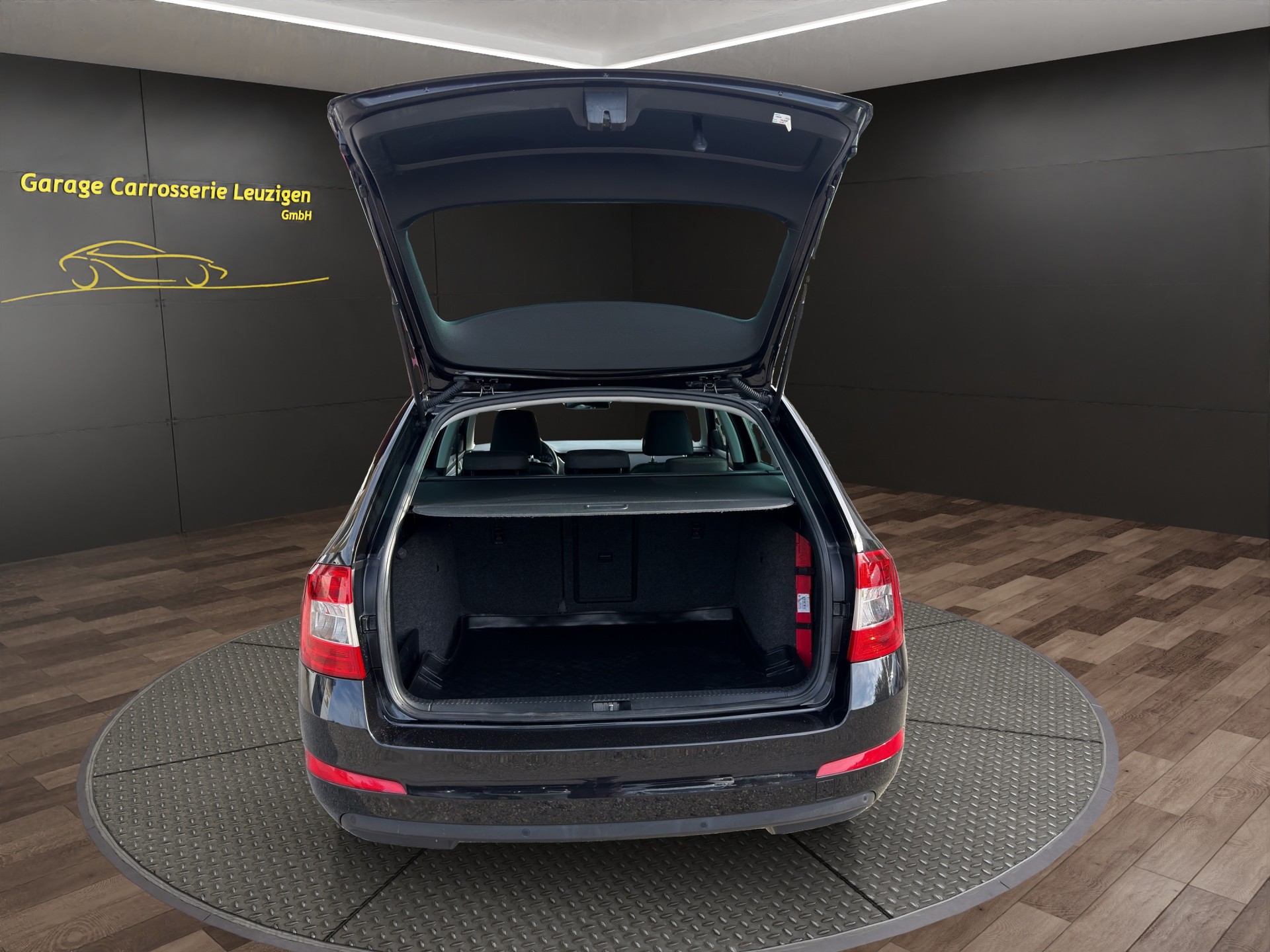 SKODA Octavia Combi 1.6 TDI Elegance DSG-image-8