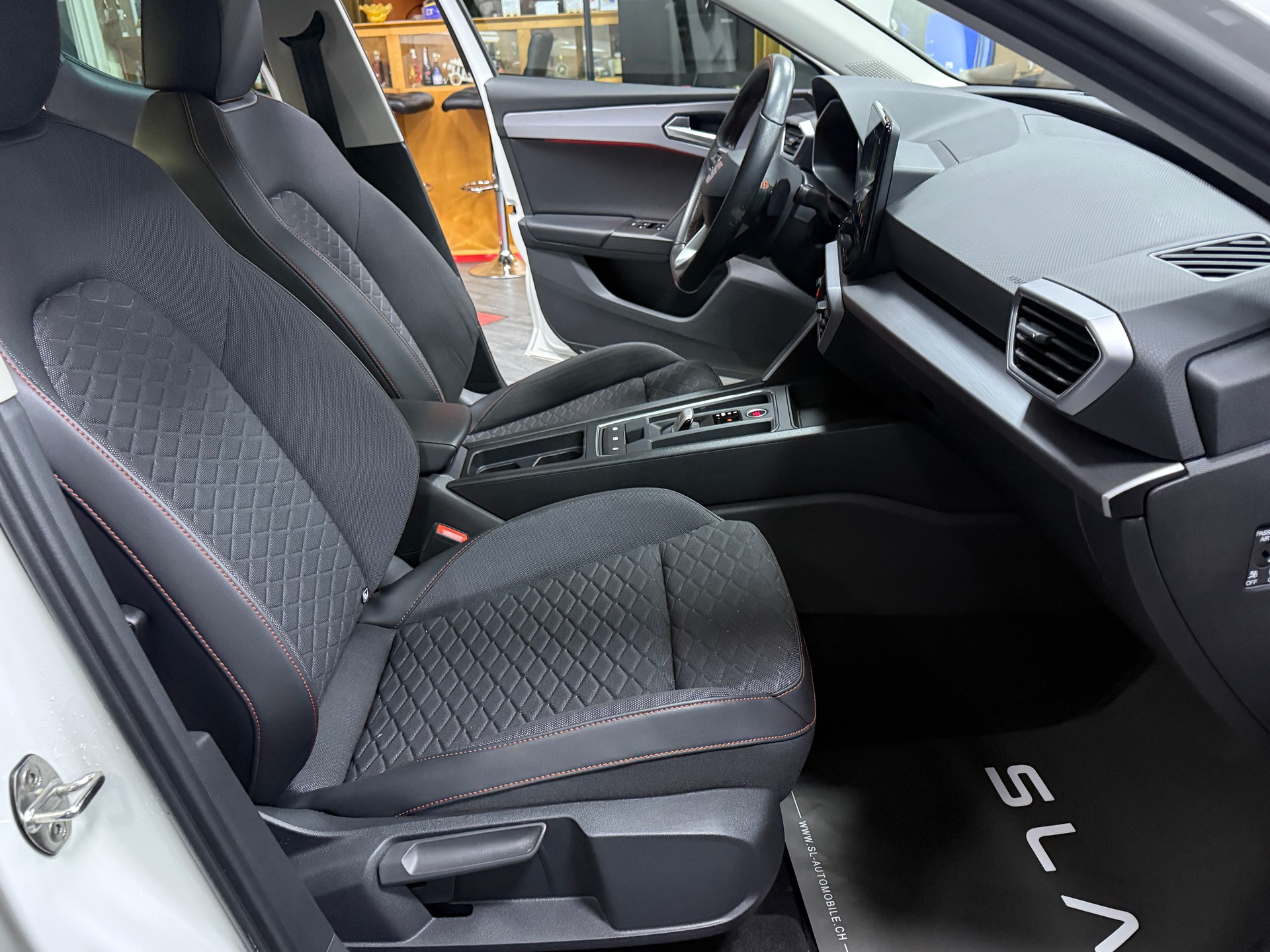 SEAT Leon 2.0 TDI EVO DSG Style-image-8
