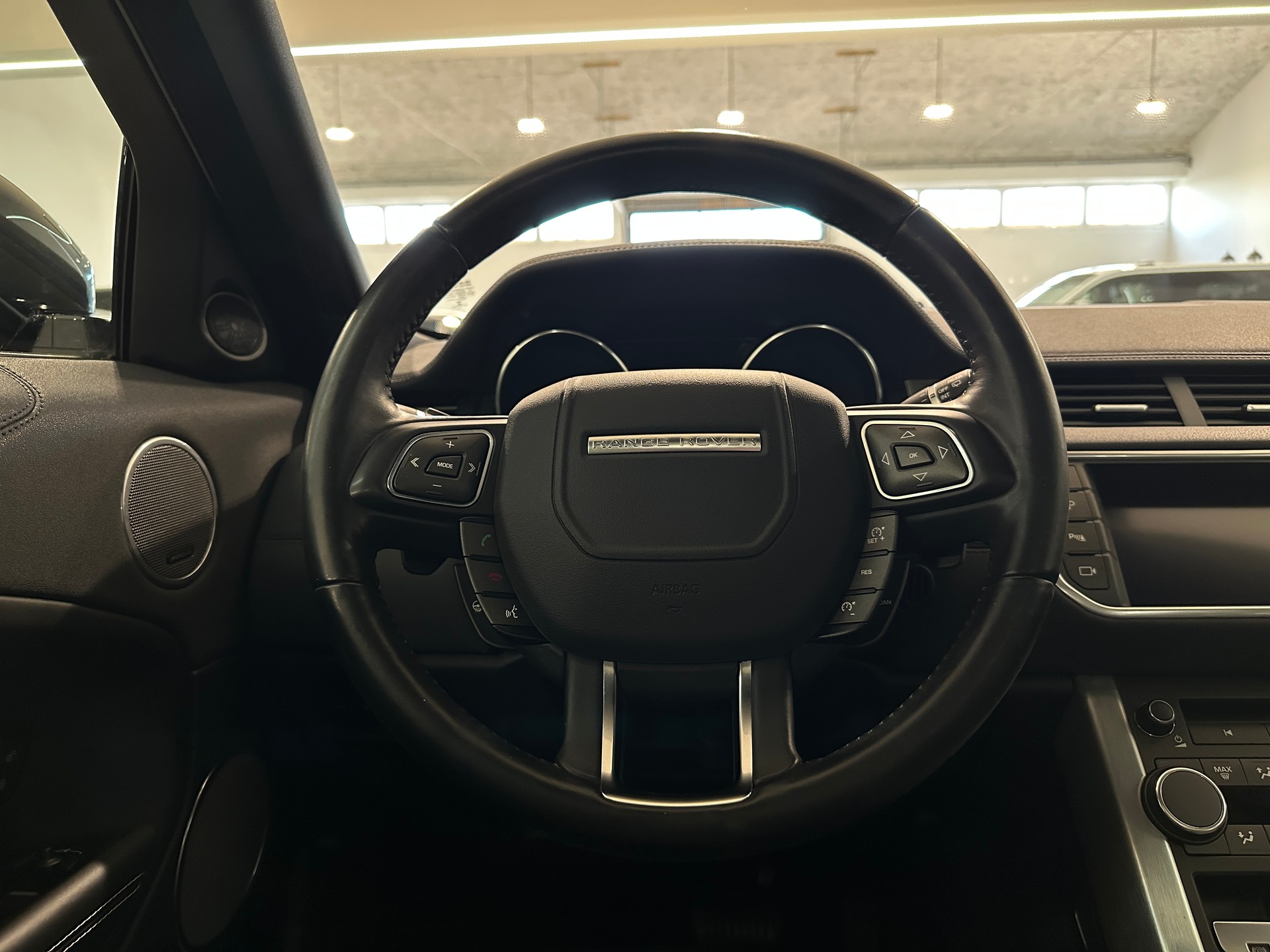 LAND ROVER Range Rover Evoque 2.0 TD4 SE Dynamic AT9-image-22