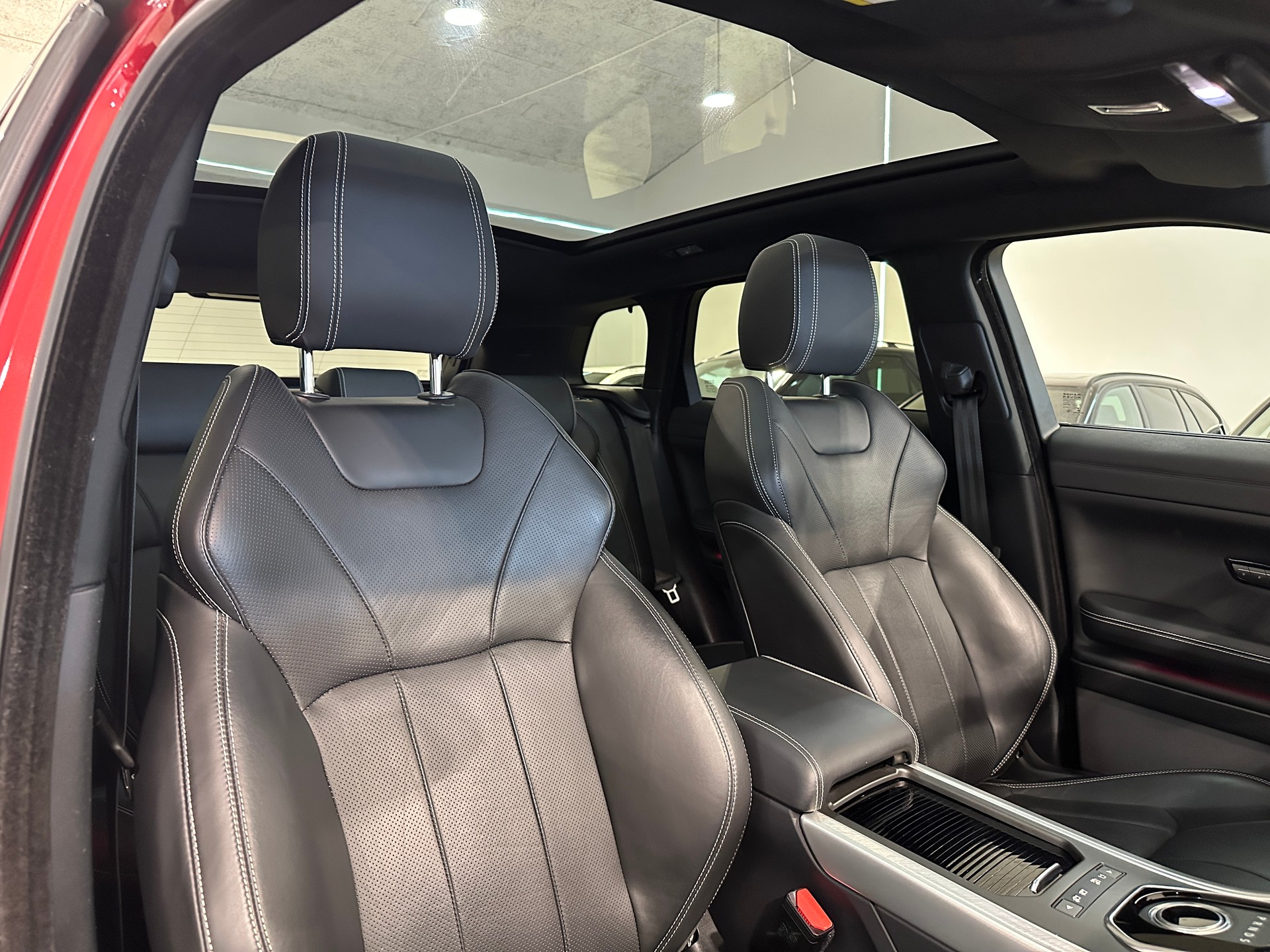 LAND ROVER Range Rover Evoque 2.0 TD4 SE Dynamic AT9-image-14