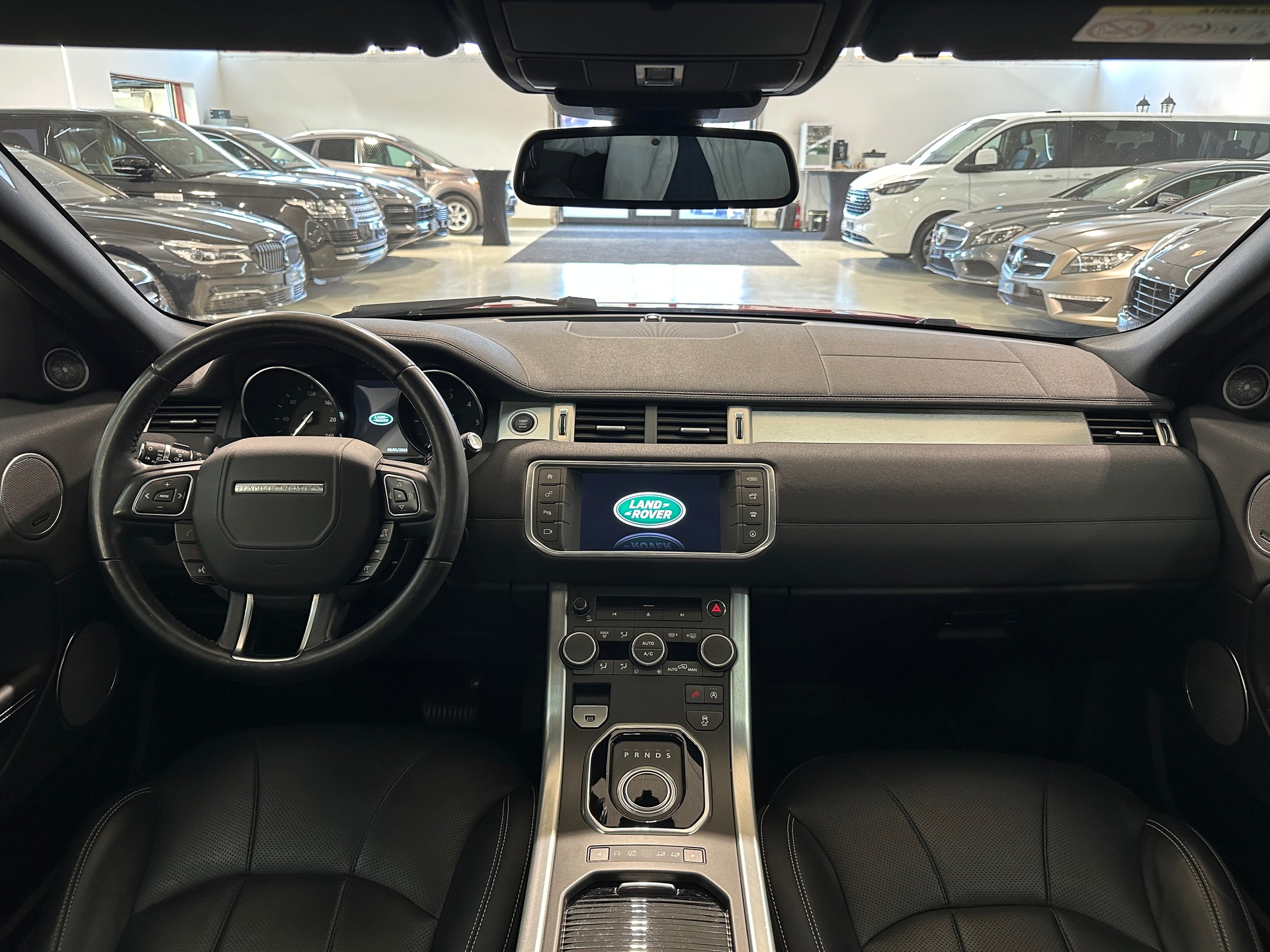 LAND ROVER Range Rover Evoque 2.0 TD4 SE Dynamic AT9-image-17