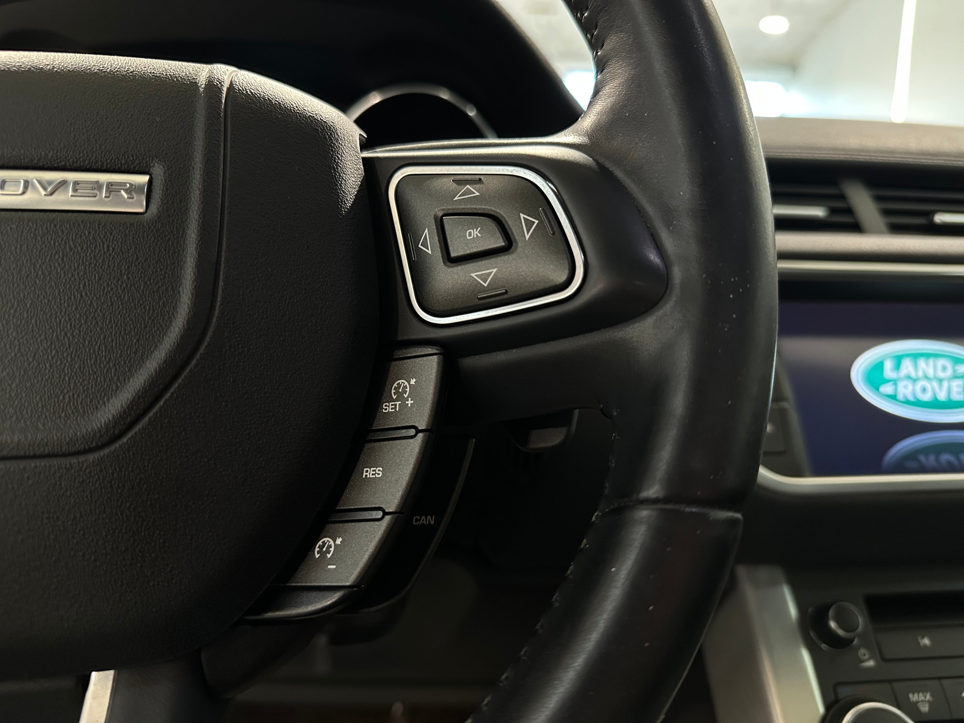 LAND ROVER Range Rover Evoque 2.0 TD4 SE Dynamic AT9-image-24