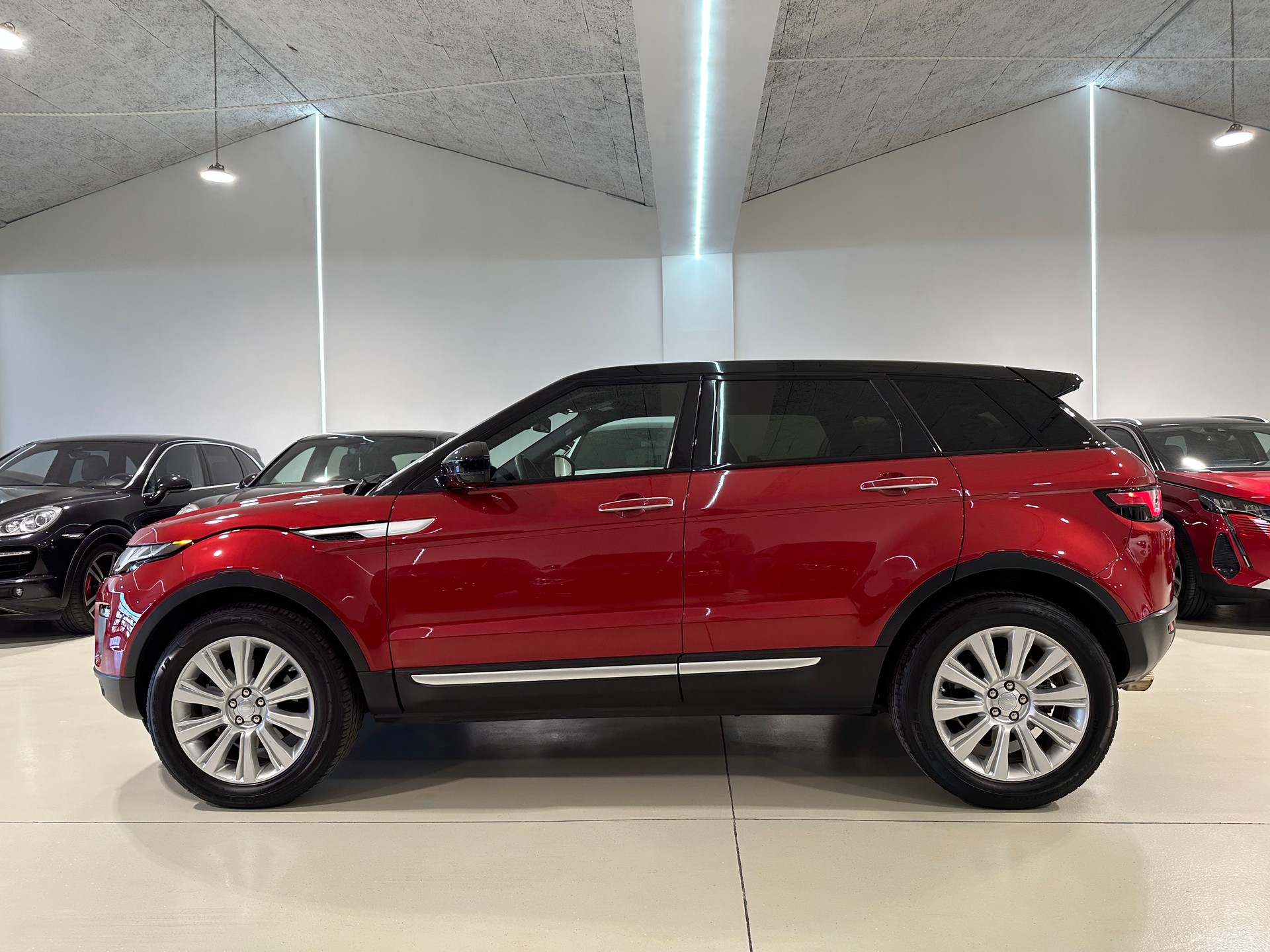 LAND ROVER Range Rover Evoque 2.0 TD4 SE Dynamic AT9-image-6