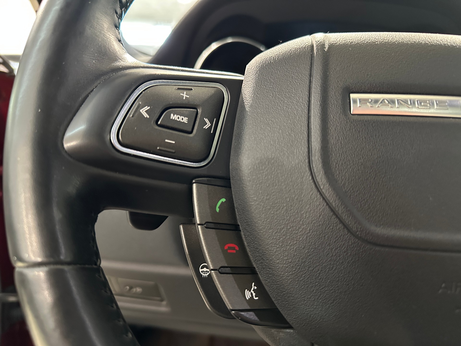 LAND ROVER Range Rover Evoque 2.0 TD4 SE Dynamic AT9-image-25