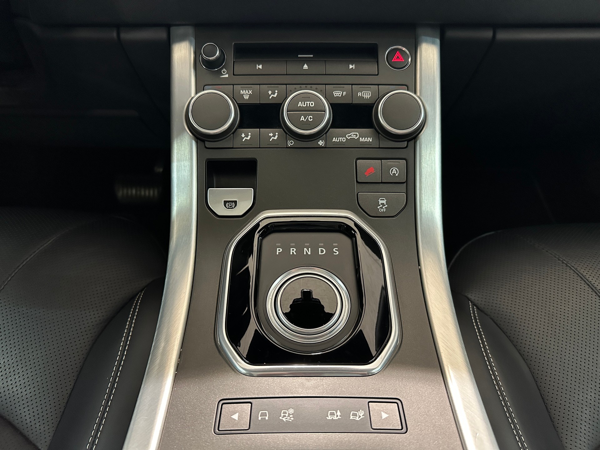 LAND ROVER Range Rover Evoque 2.0 TD4 SE Dynamic AT9-image-20