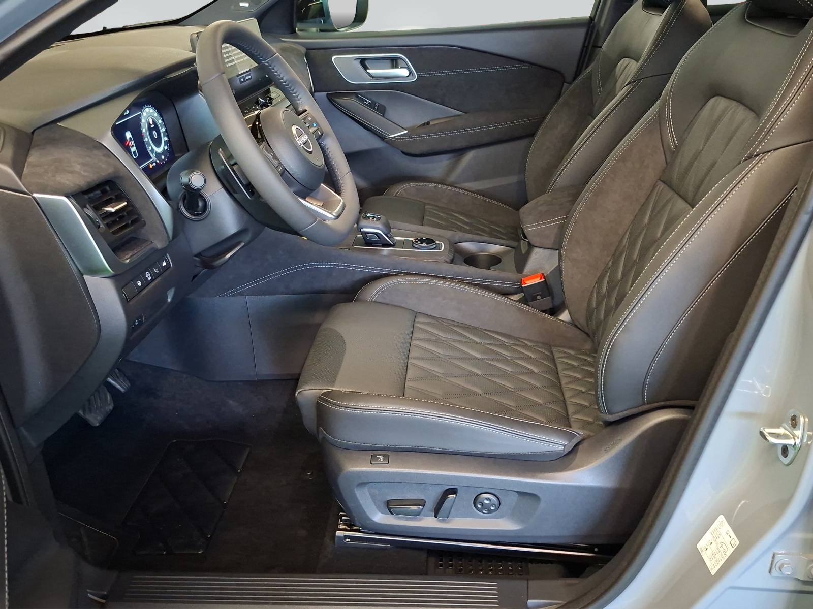NISSAN Qashqai 1.3 DIG-T Tekna+ 4x4-image-14