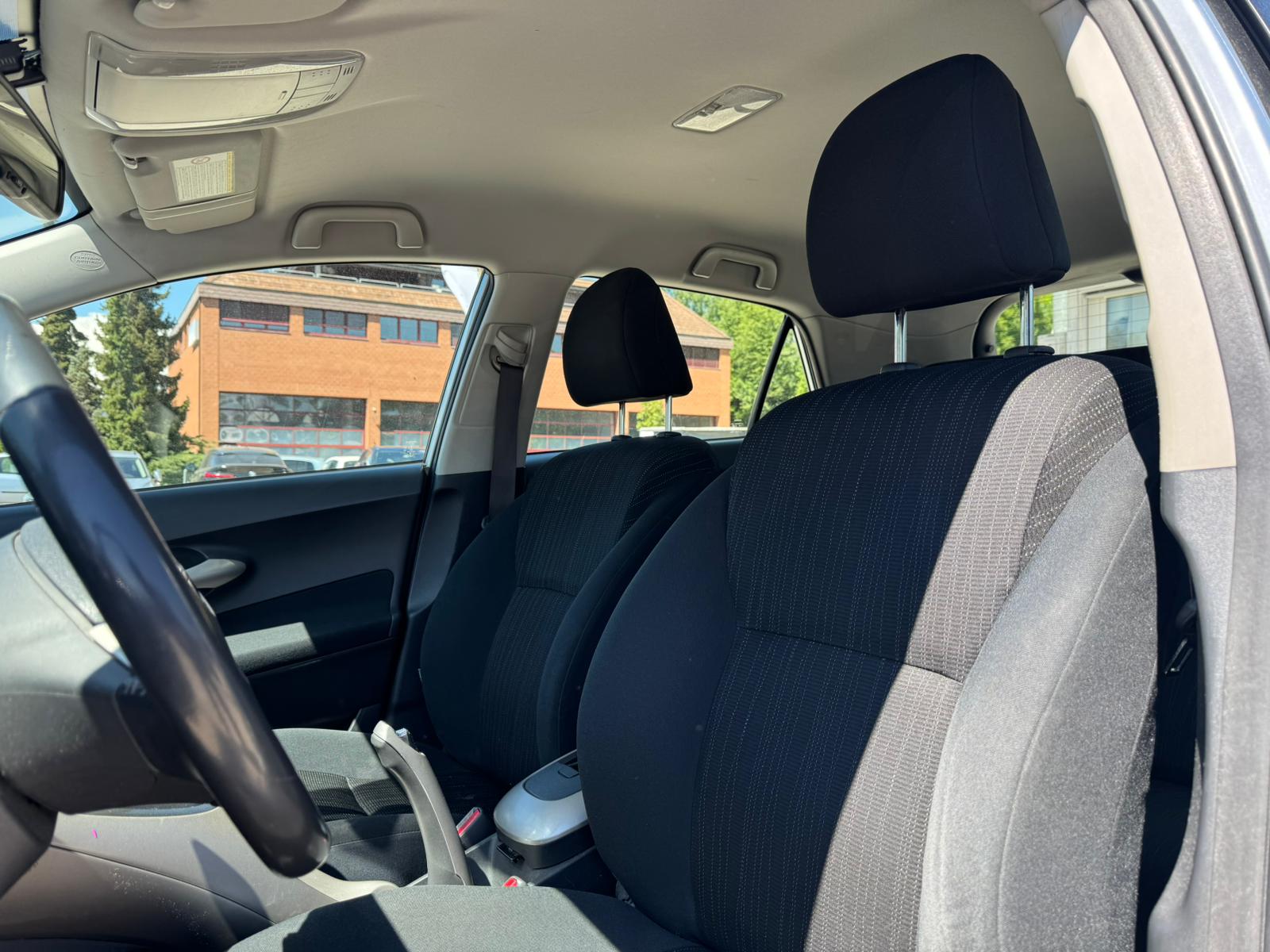 TOYOTA Auris 2.0 D-4D Linea Luna-image-11