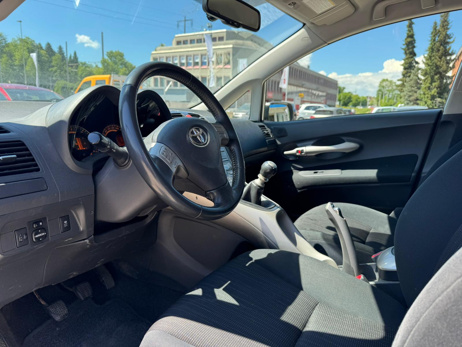 TOYOTA Auris 2.0 D-4D Linea Luna-image-10
