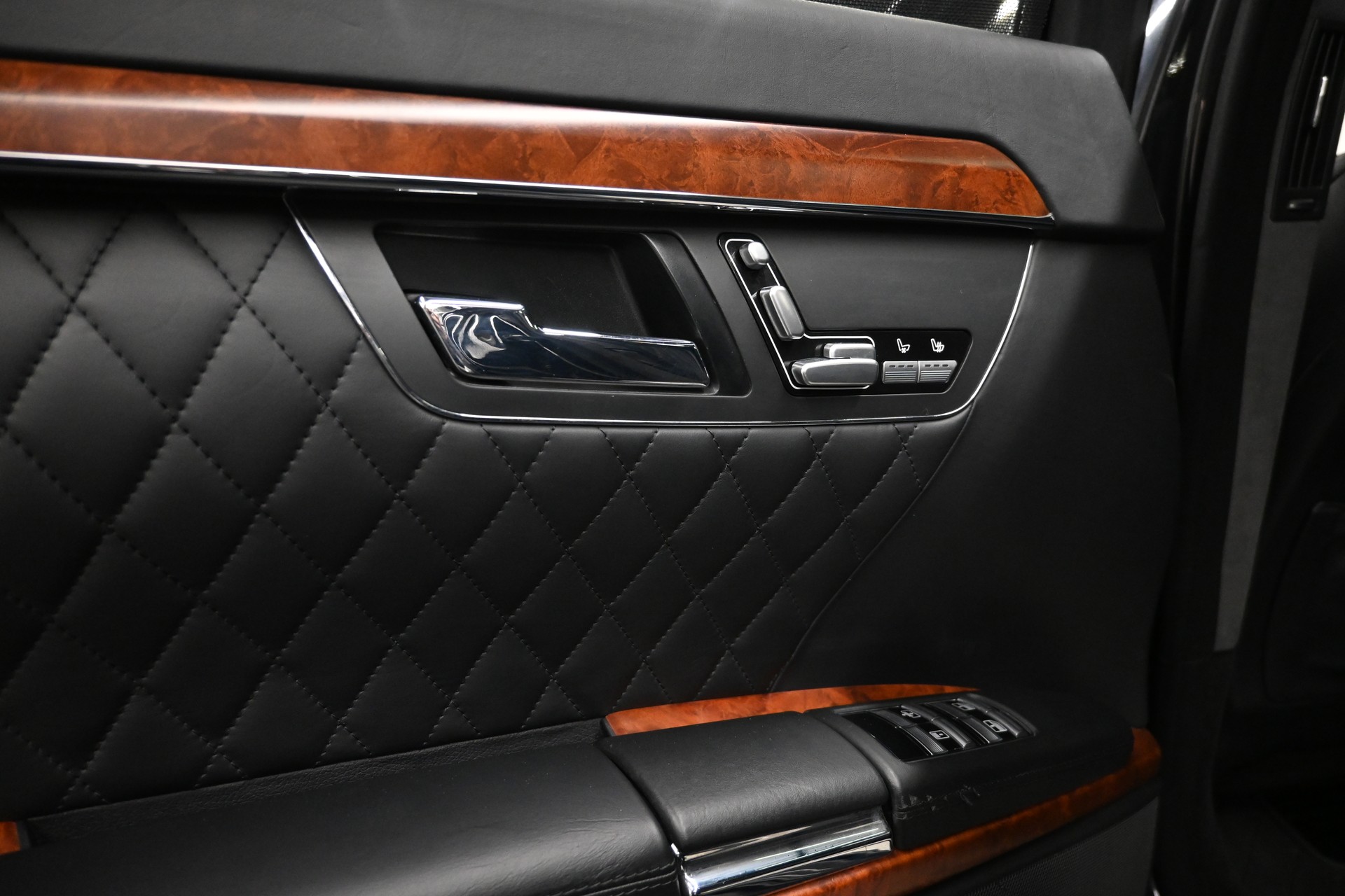MERCEDES-BENZ S 65 AMG L Automatic-image-13