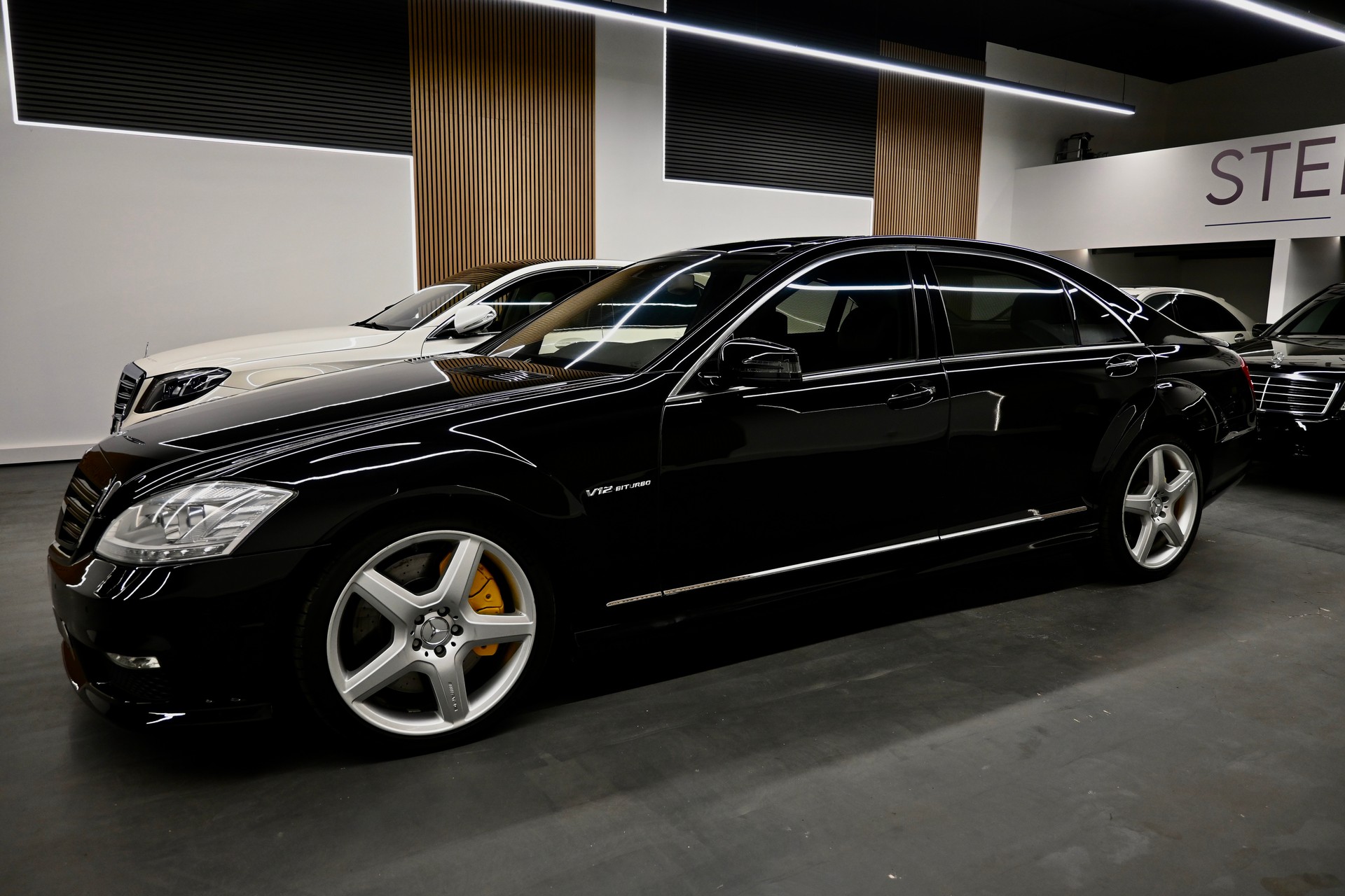 MERCEDES-BENZ S 65 AMG L Automatic-showroom-element-3