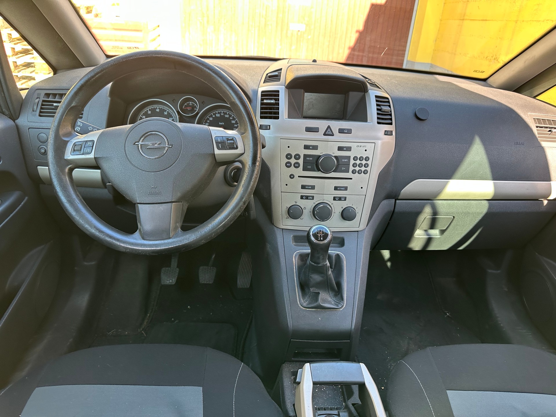 OPEL Zafira 1.8i 16V Cosmo-image-8