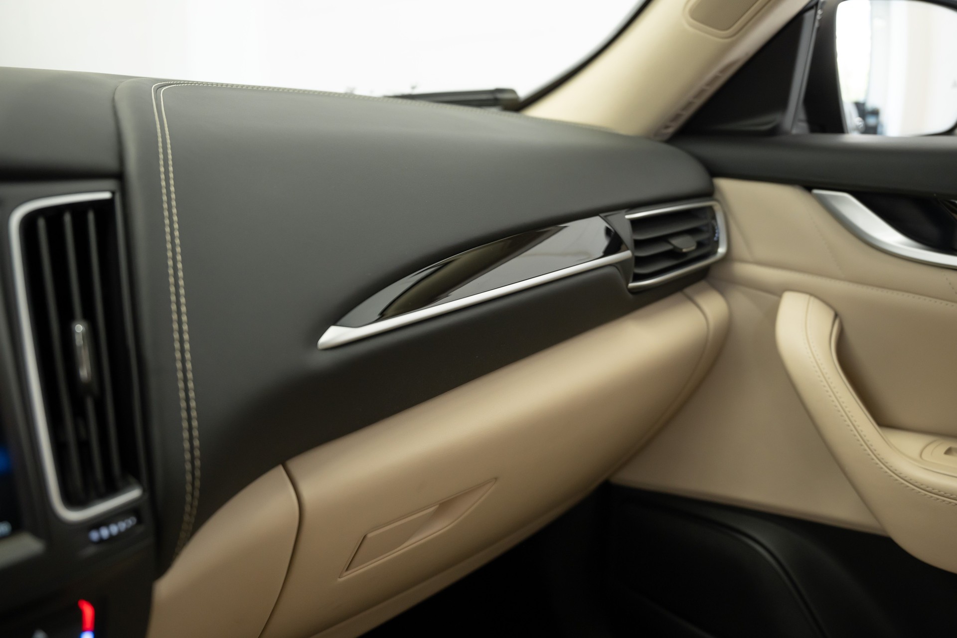 MASERATI Levante S 3.0V6 GranLusso Automatica-image-26
