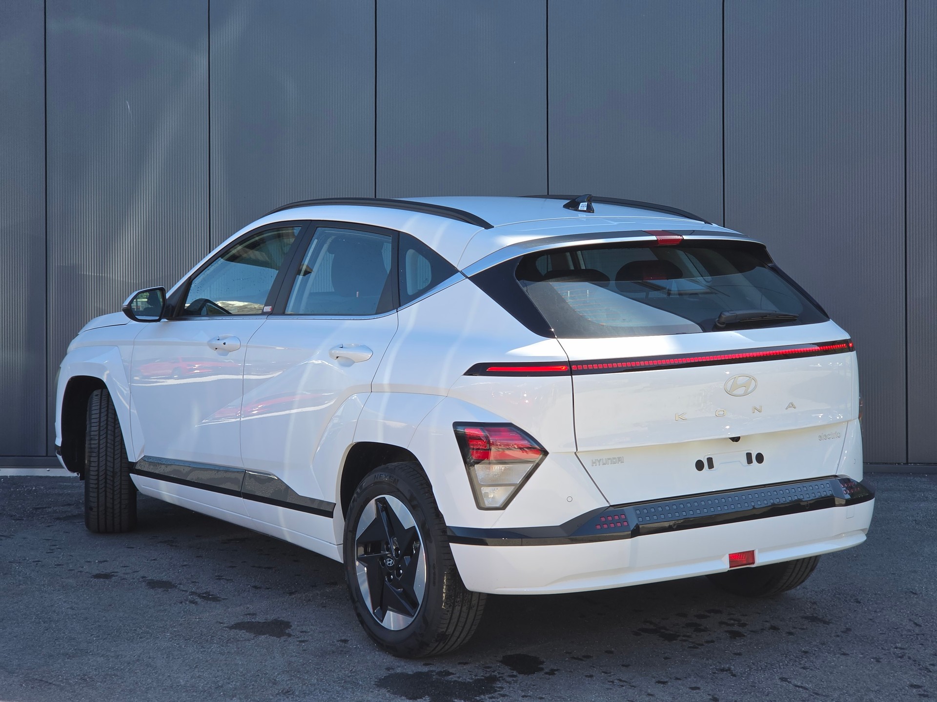 HYUNDAI Kona EV 65.4 kWh Origo-image-1