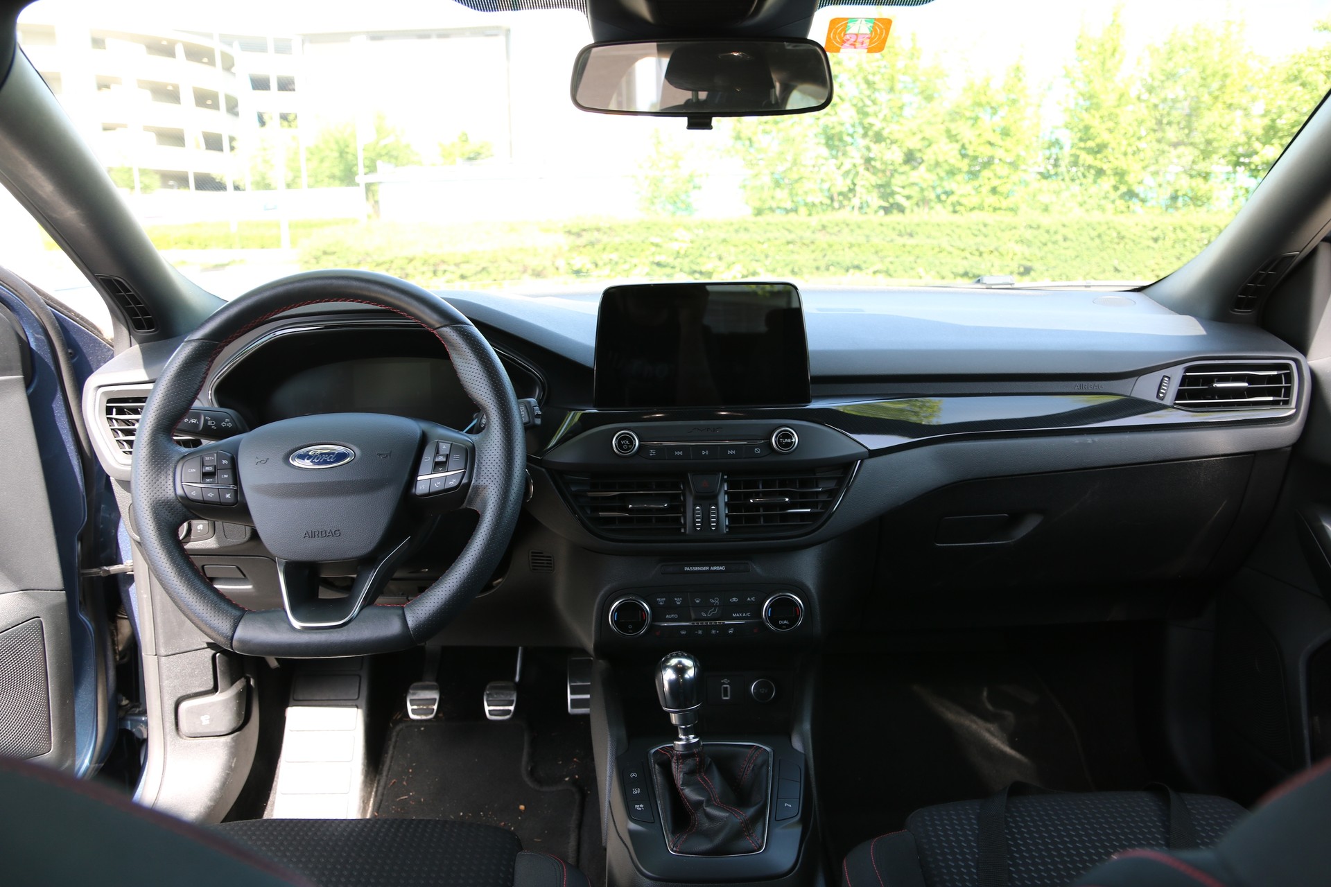 FORD Focus Station Wagon 1.0i EcoB 125 ST-Line-image-4