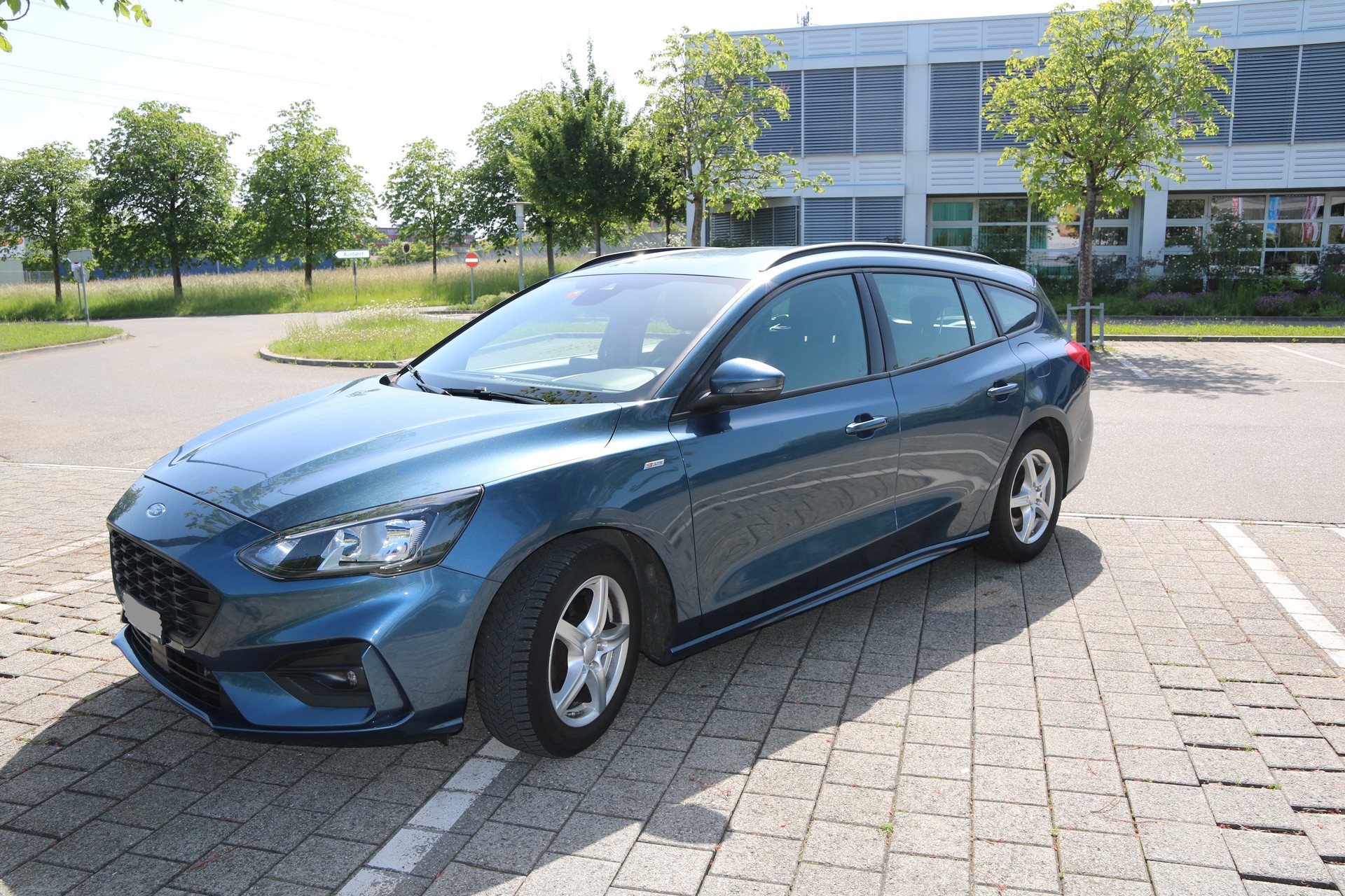 FORD Focus Station Wagon 1.0i EcoB 125 ST-Line-image-0