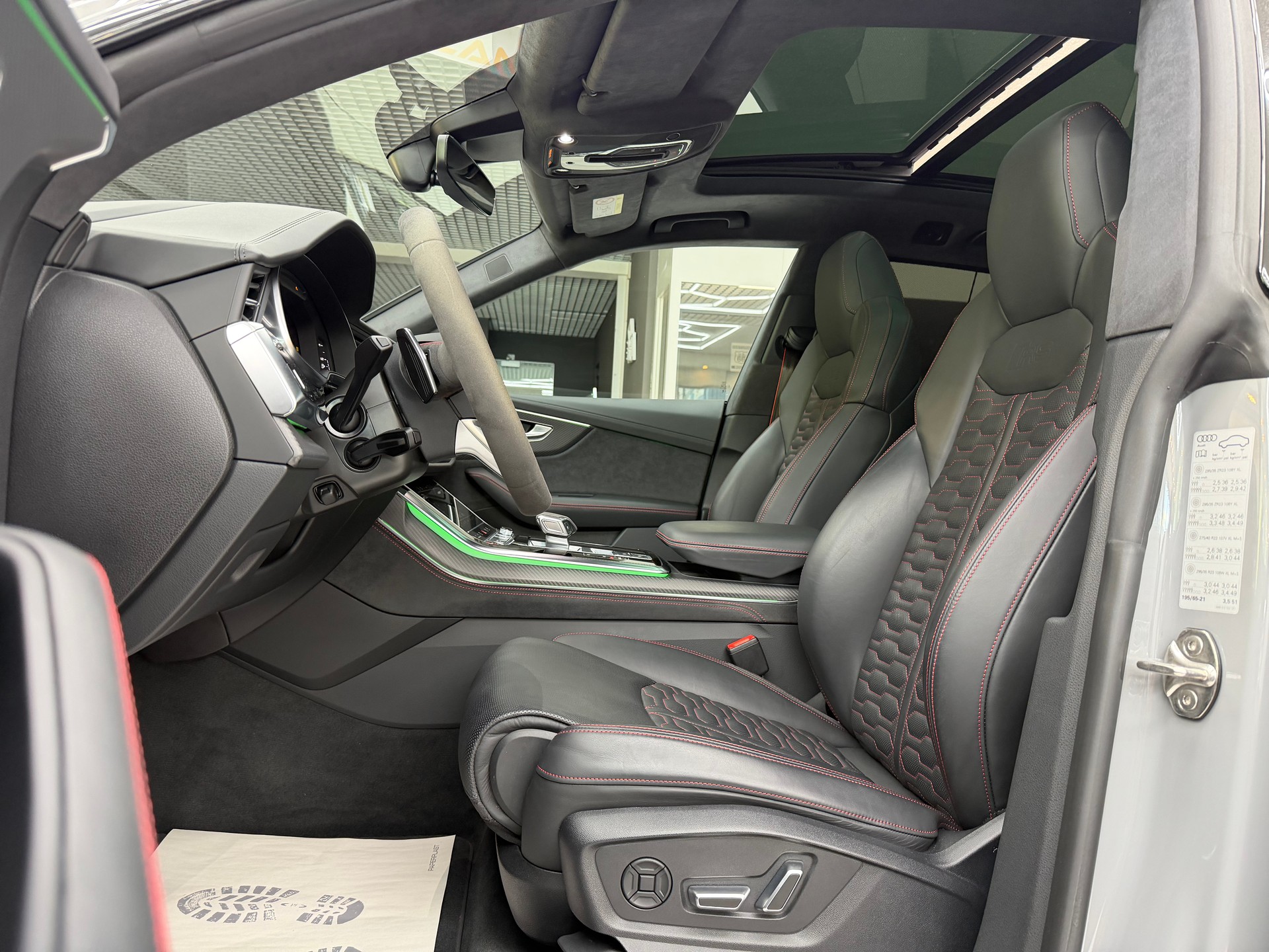 AUDI RS Q8 4.0 V8 TFSI quattro T-Tronic-image-11