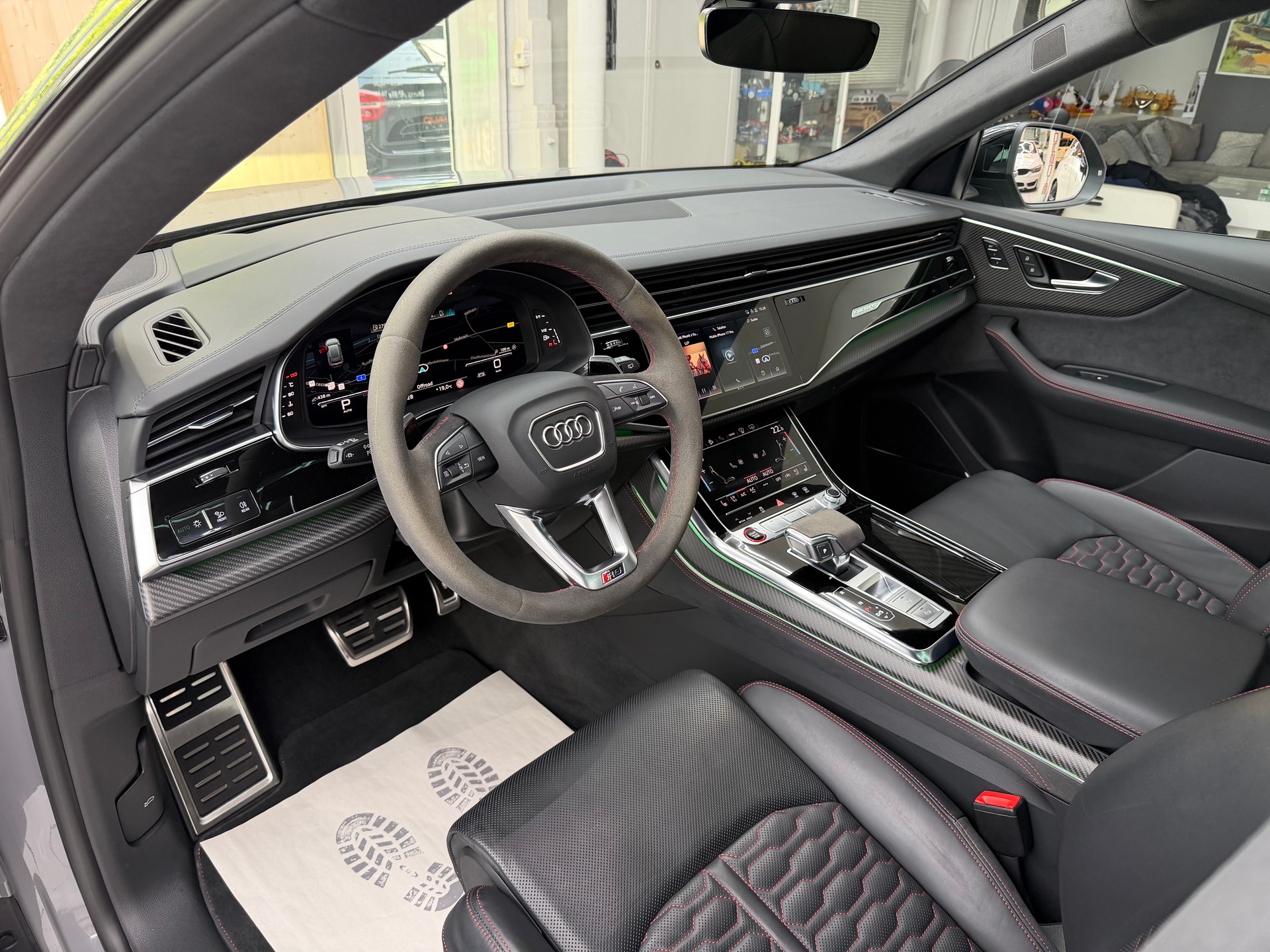 AUDI RS Q8 4.0 V8 TFSI quattro T-Tronic-image-10