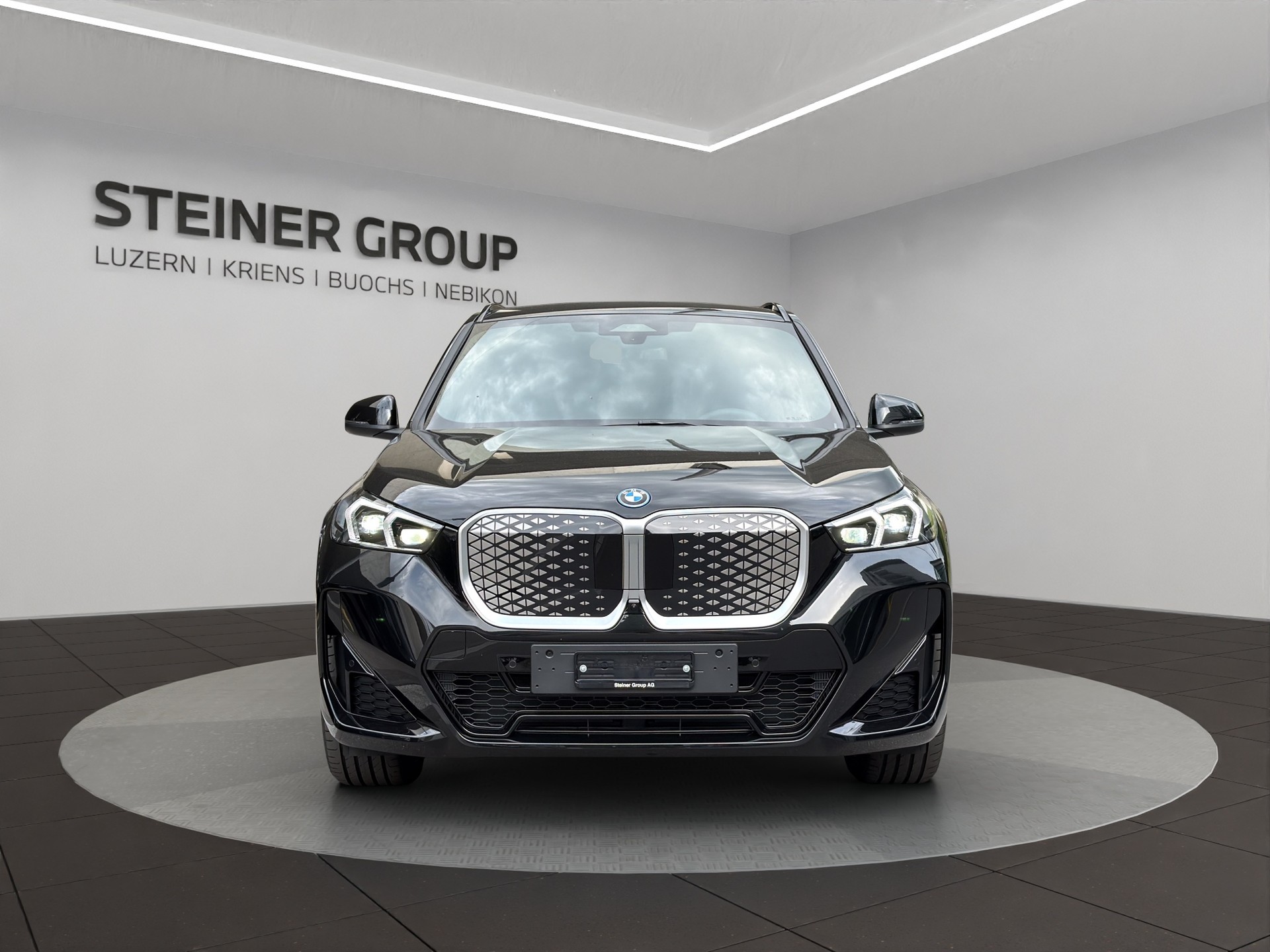 BMW iX1 xDrive 30 M Sport-image-1