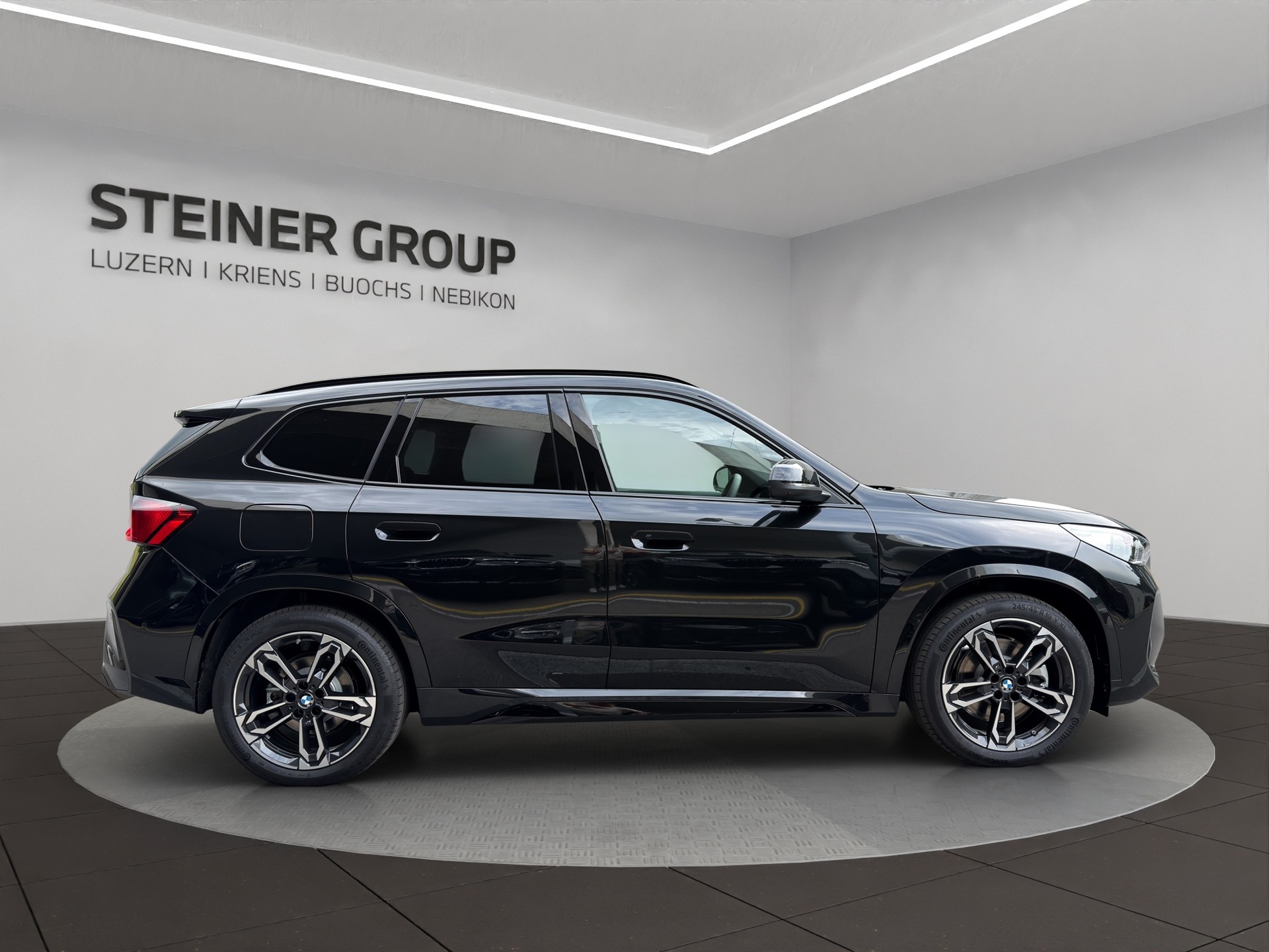 BMW iX1 xDrive 30 M Sport-image-3