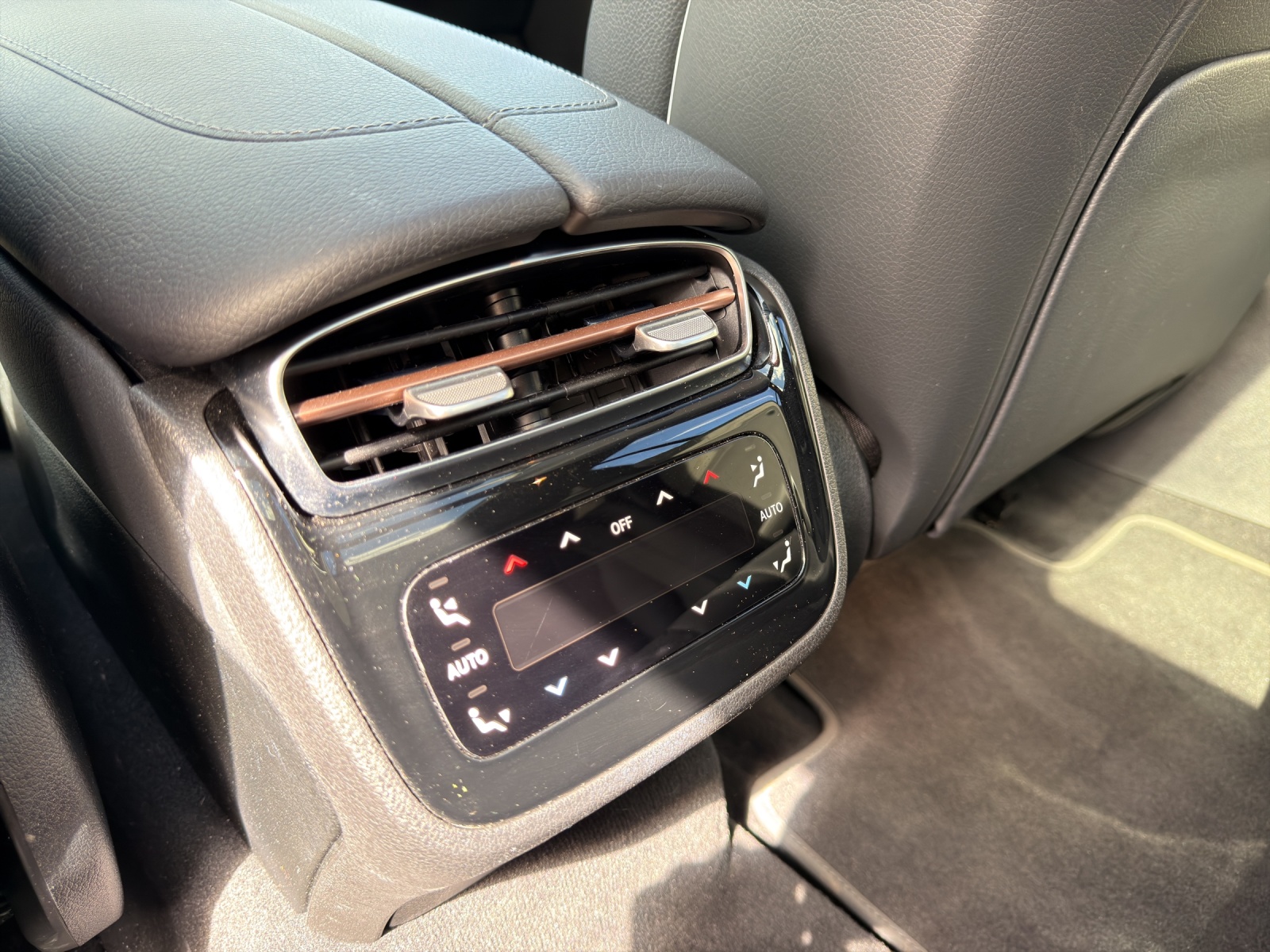 MERCEDES-BENZ EQE 350 4 Matic Executive Edition-image-15