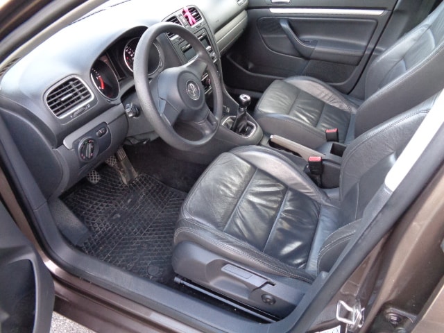 VW Golf Variant 1.6 TDI Team 4Motion-image-8
